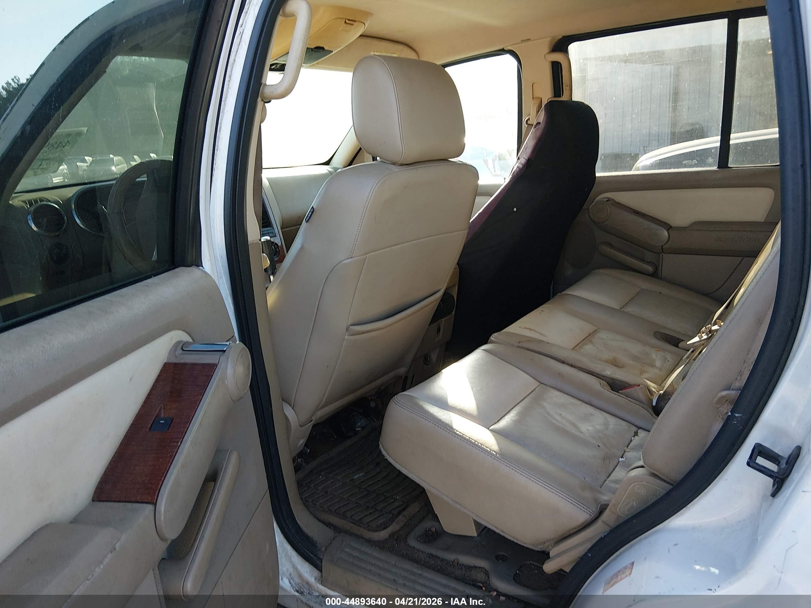 FORD EXPLORER image 8