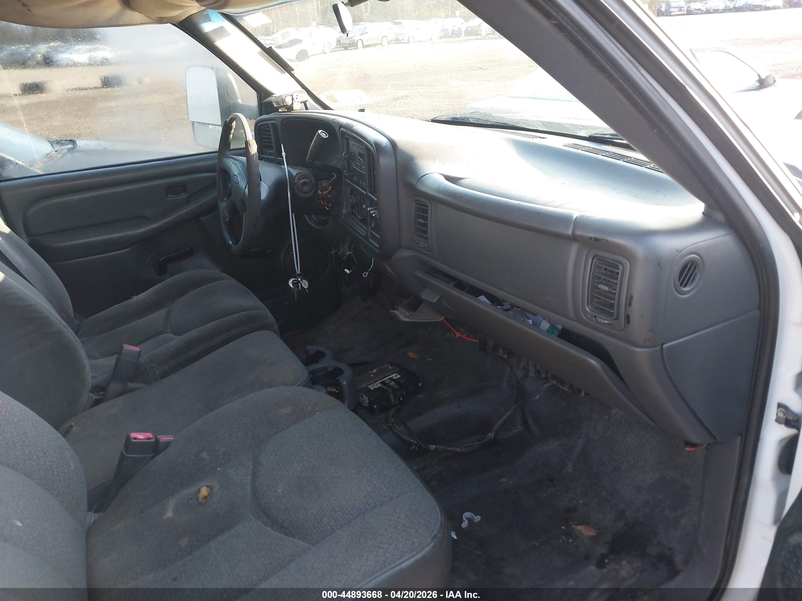 CHEVROLET SILVERADO image 5