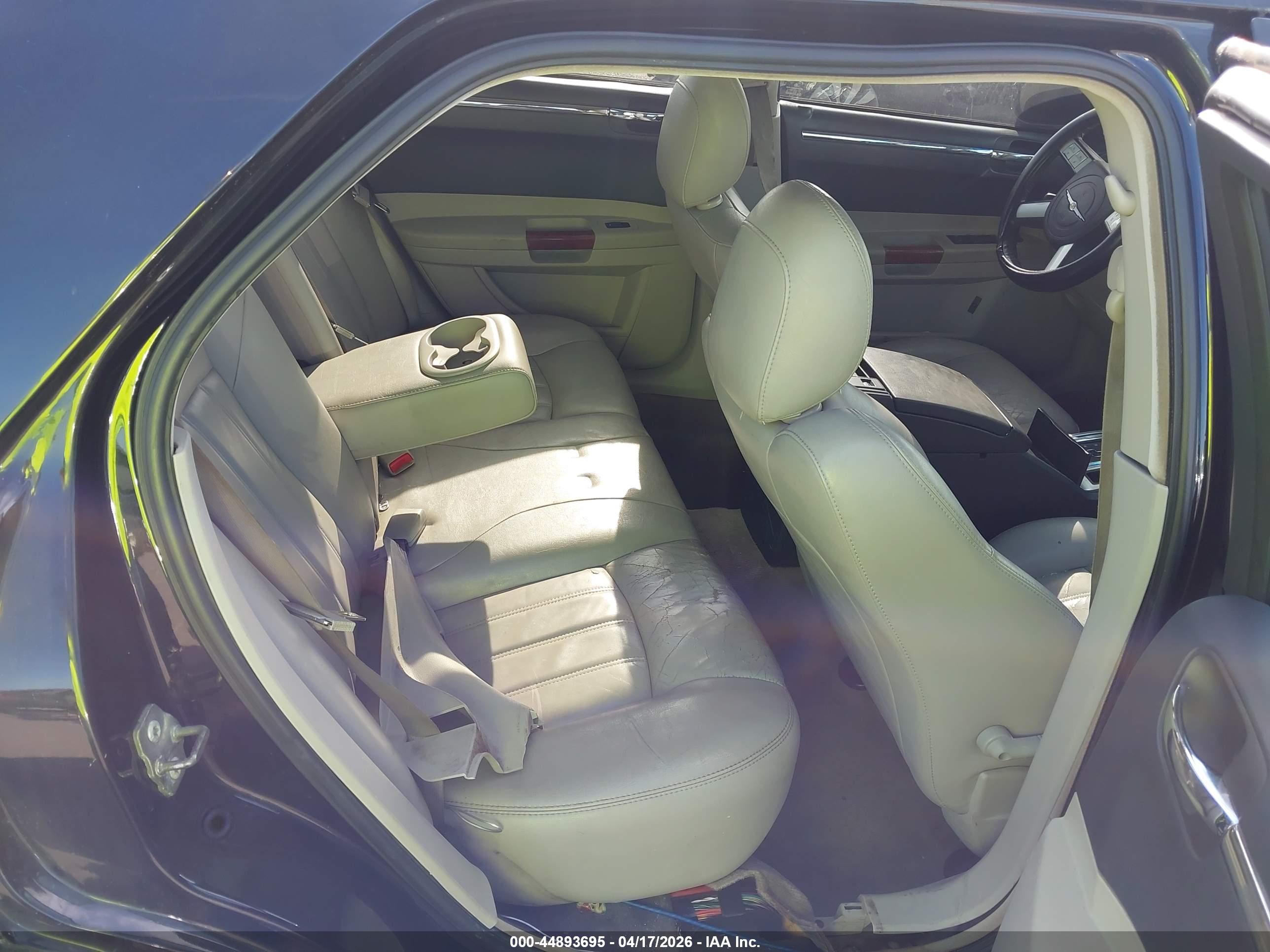 CHRYSLER 300C image 8