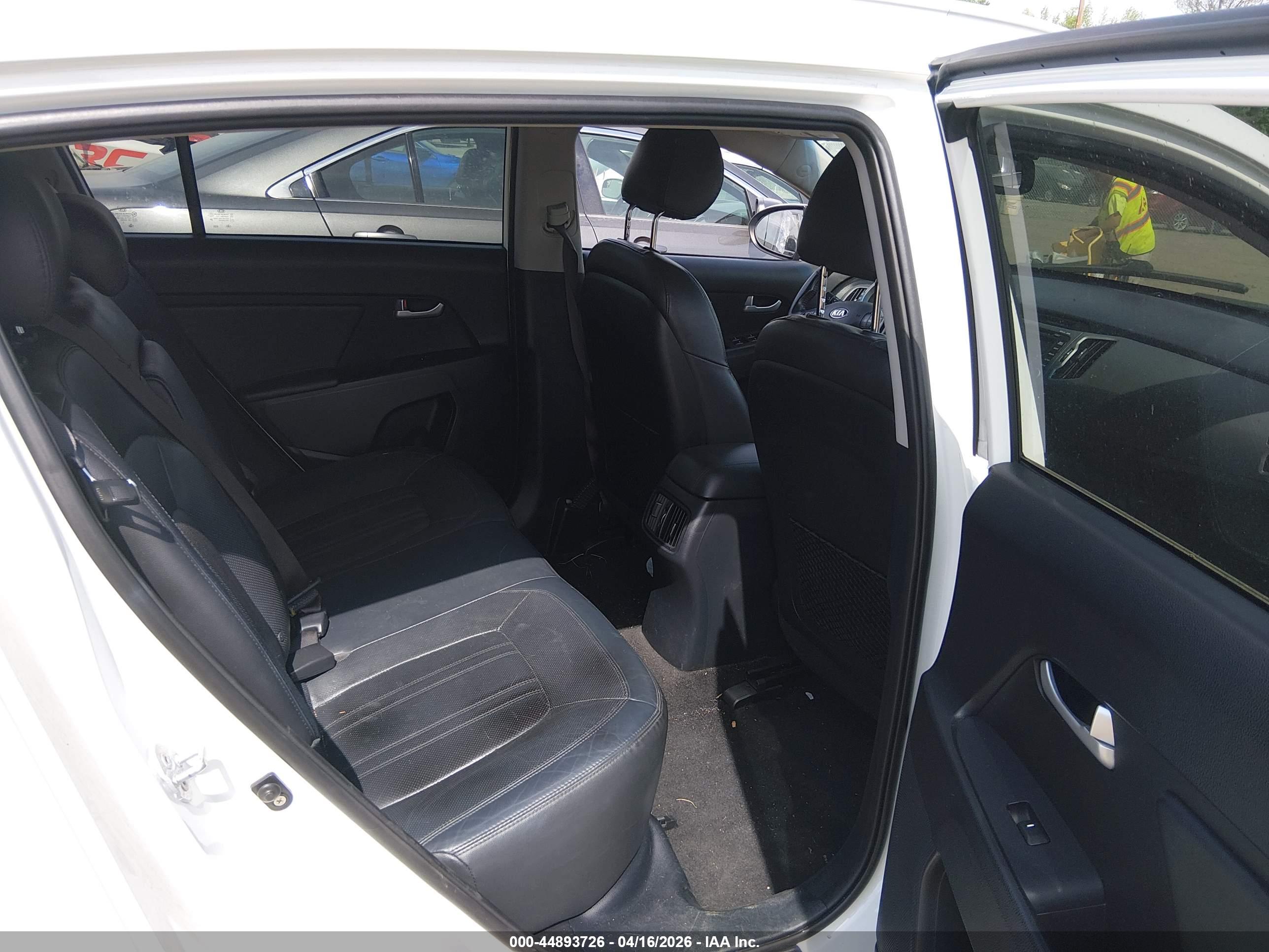 KIA SPORTAGE image 8