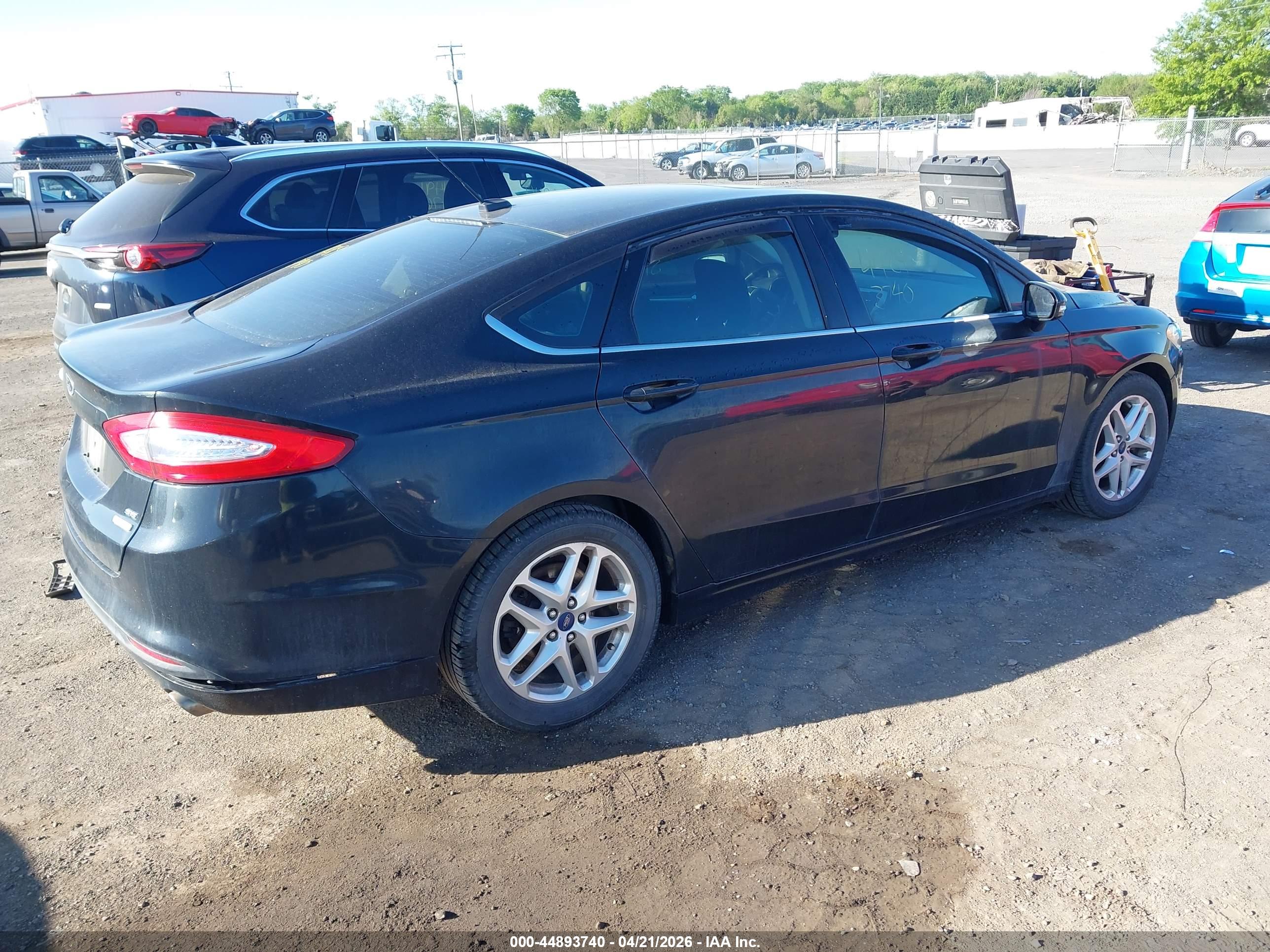 FORD FUSION image 4