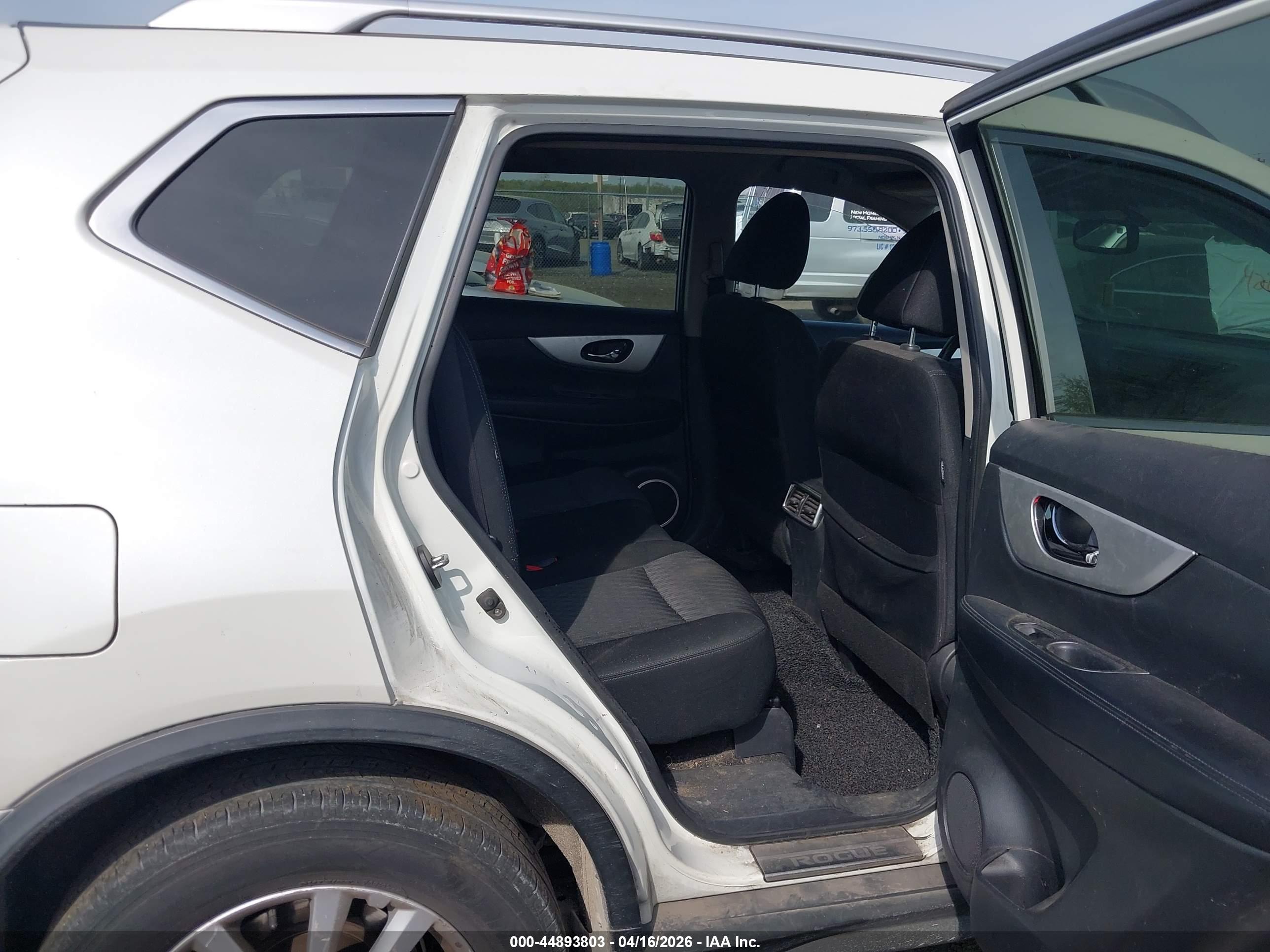 NISSAN ROGUE image 8