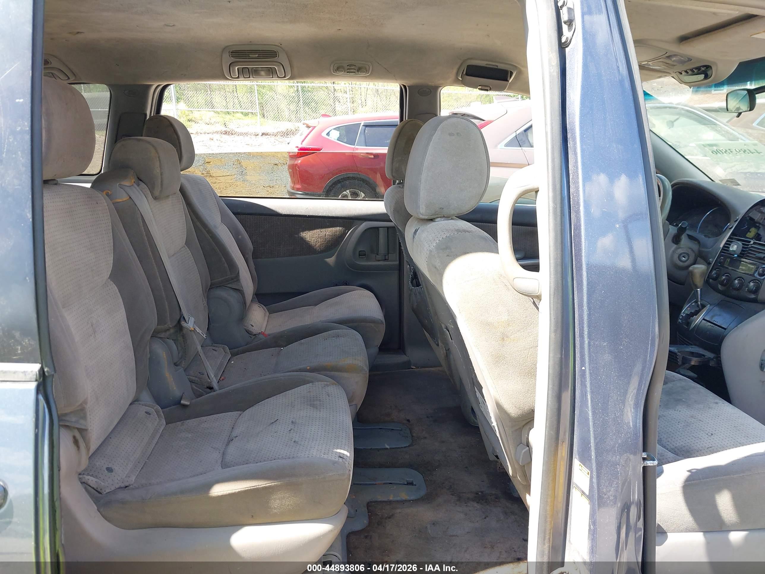 TOYOTA SIENNA image 8