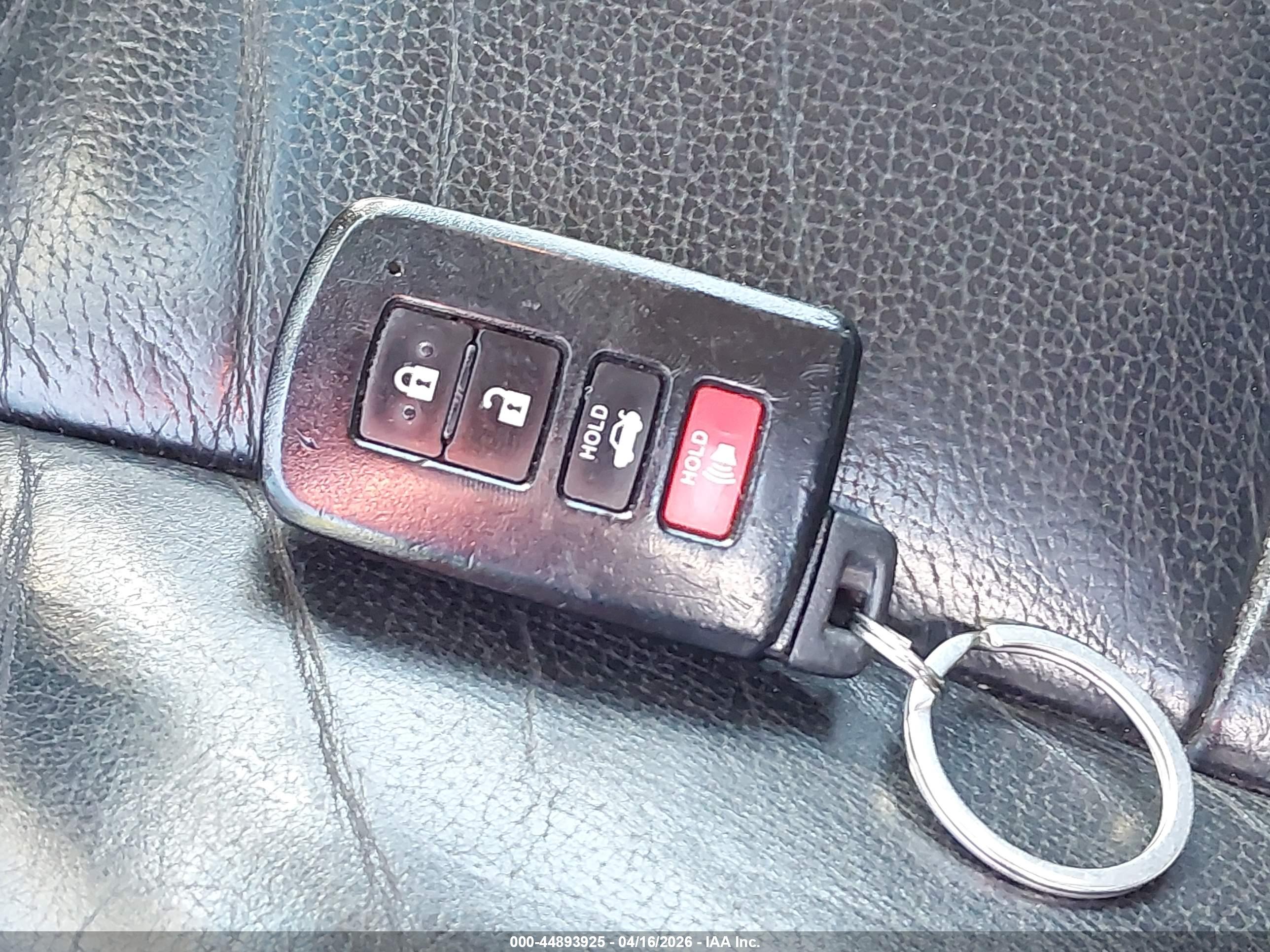 TOYOTA AVALON image 11