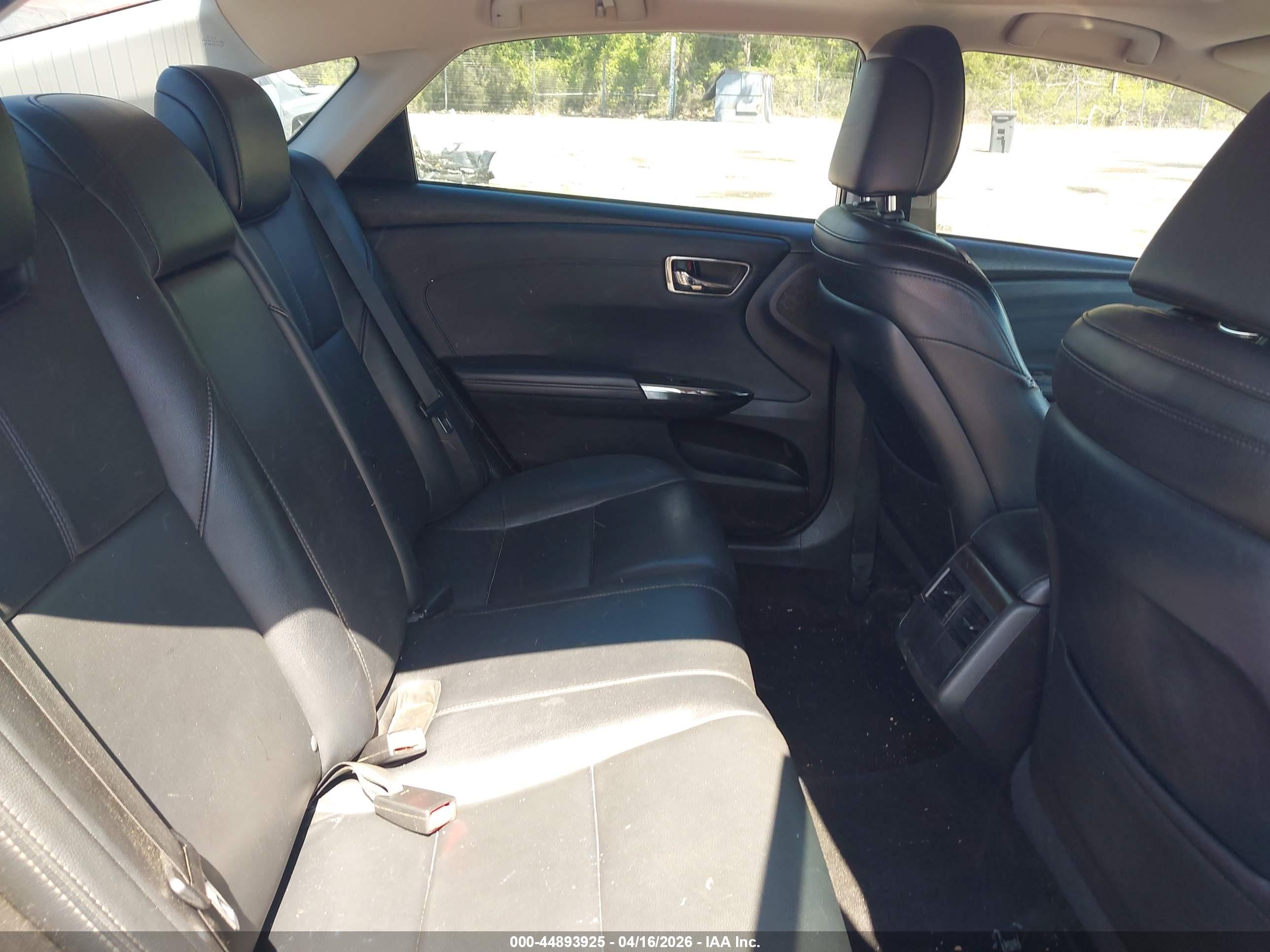 TOYOTA AVALON image 8