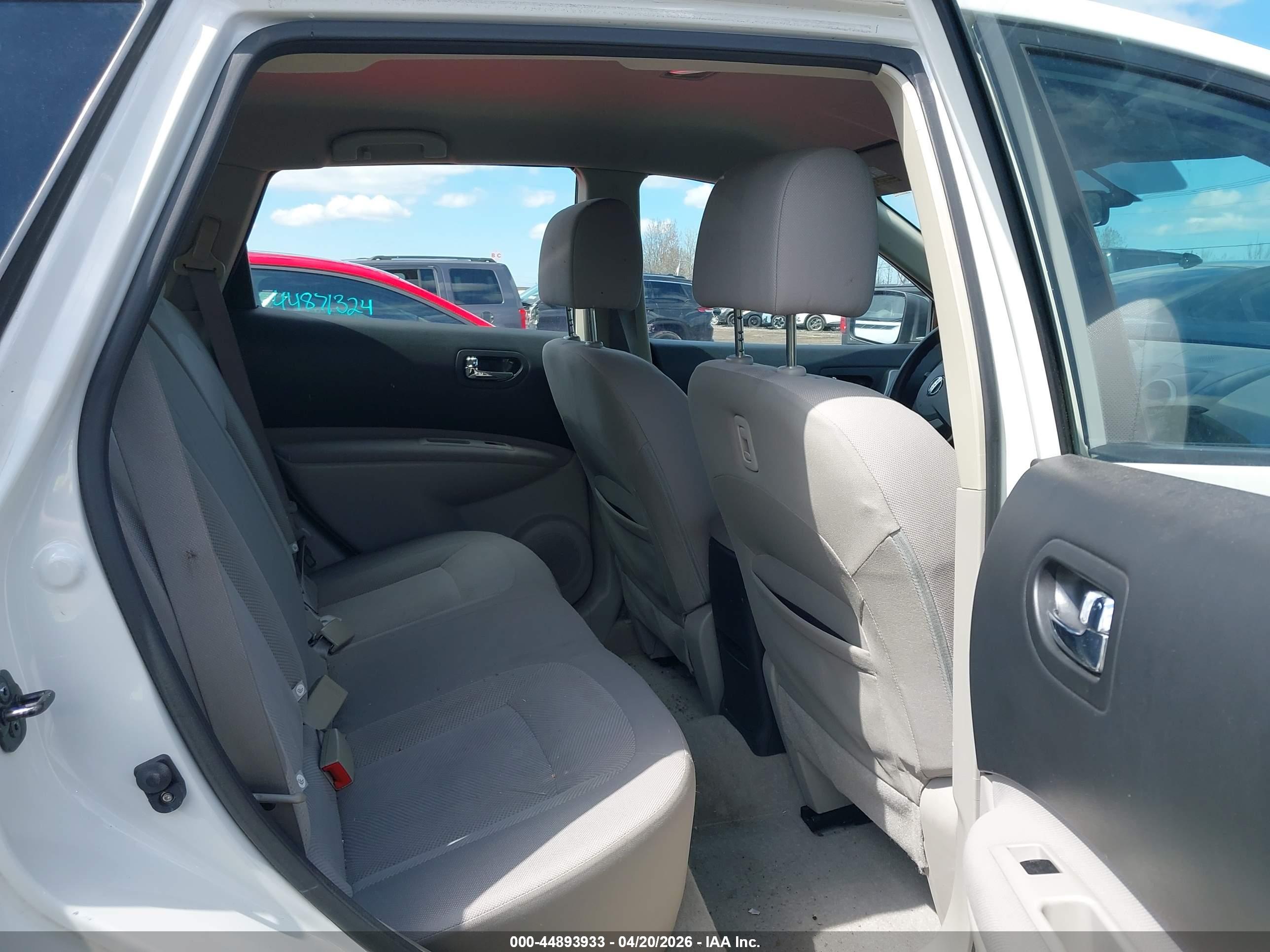 NISSAN ROGUE image 8