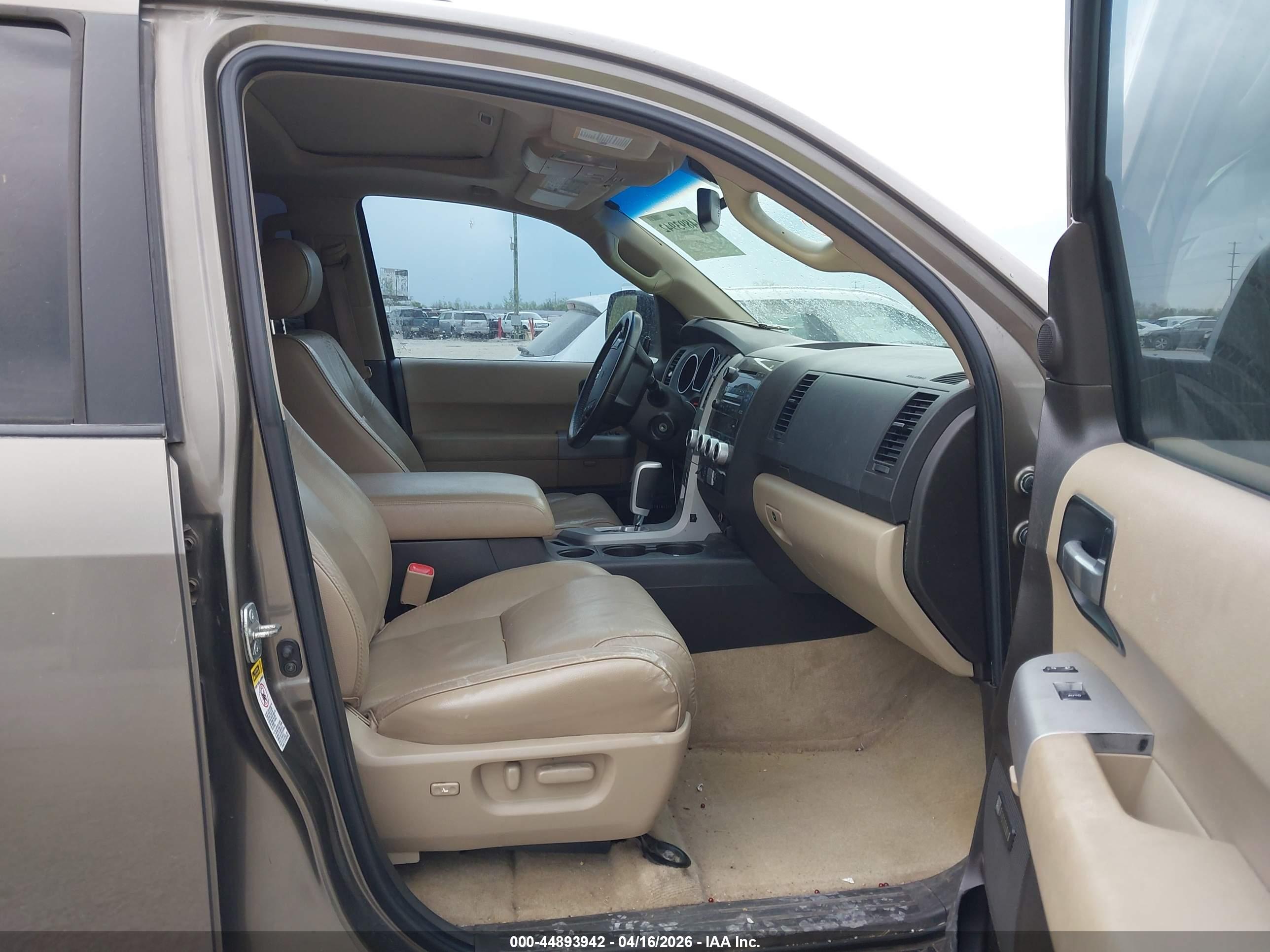 TOYOTA SEQUOIA image 5