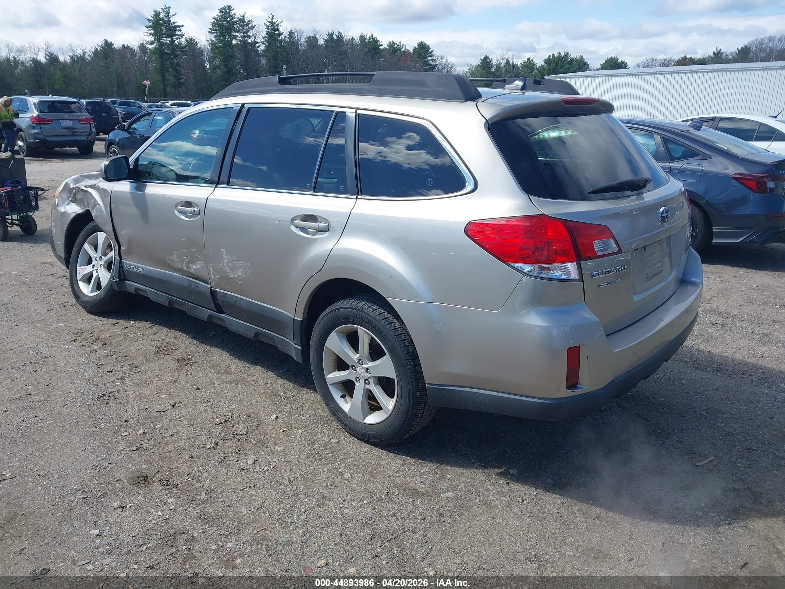 SUBARU OUTBACK image 3