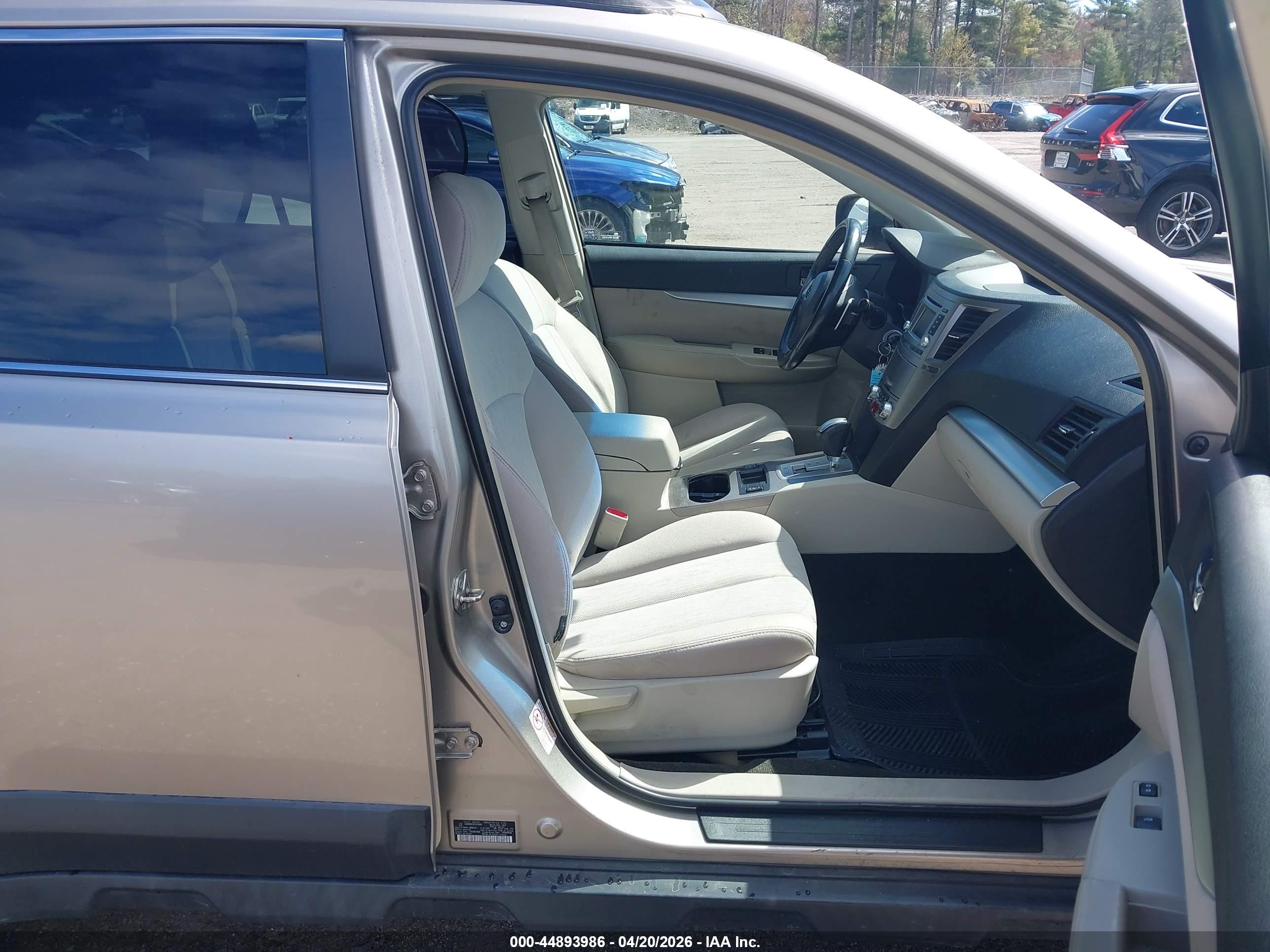 SUBARU OUTBACK image 5