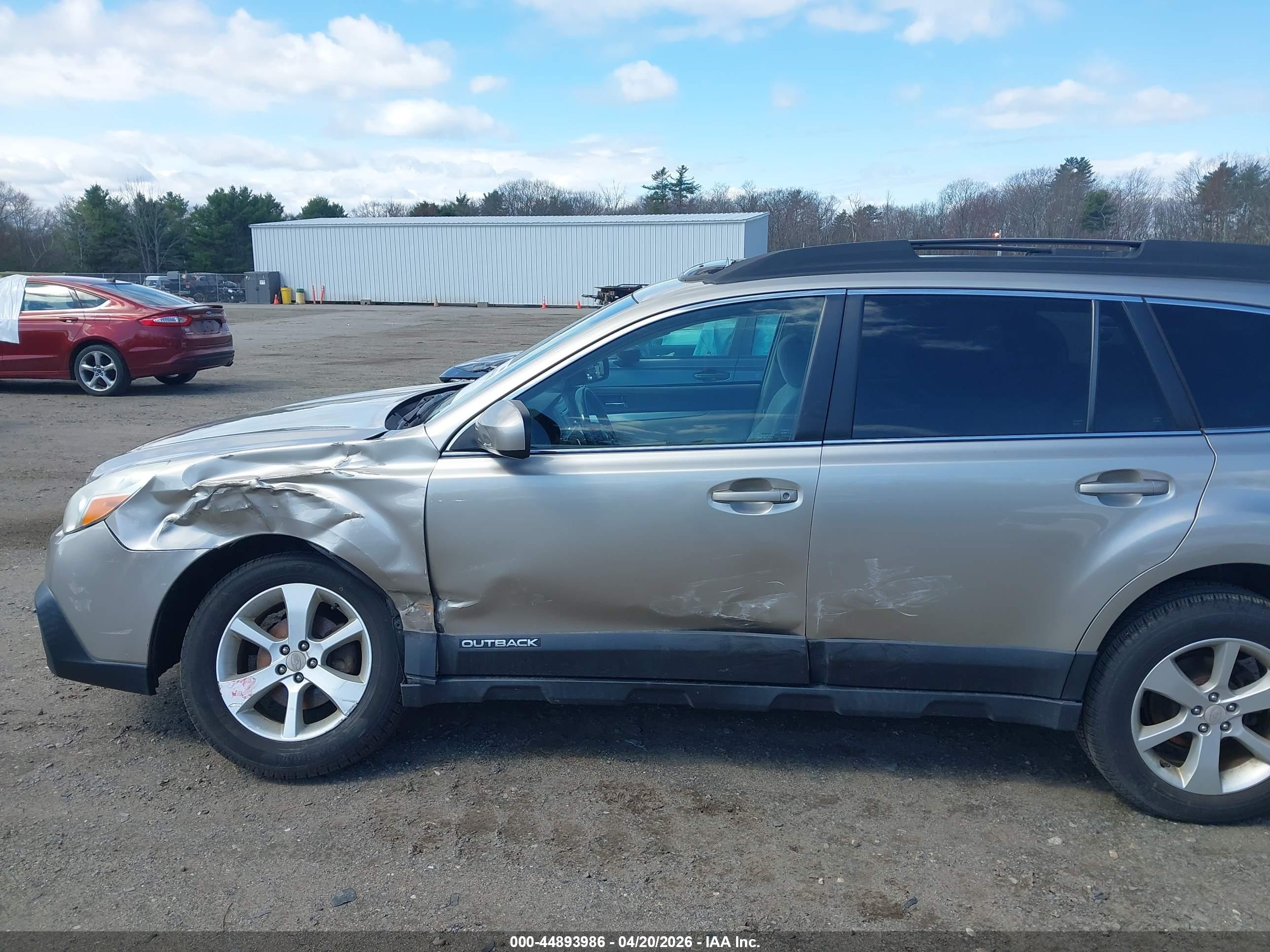 SUBARU OUTBACK image 6
