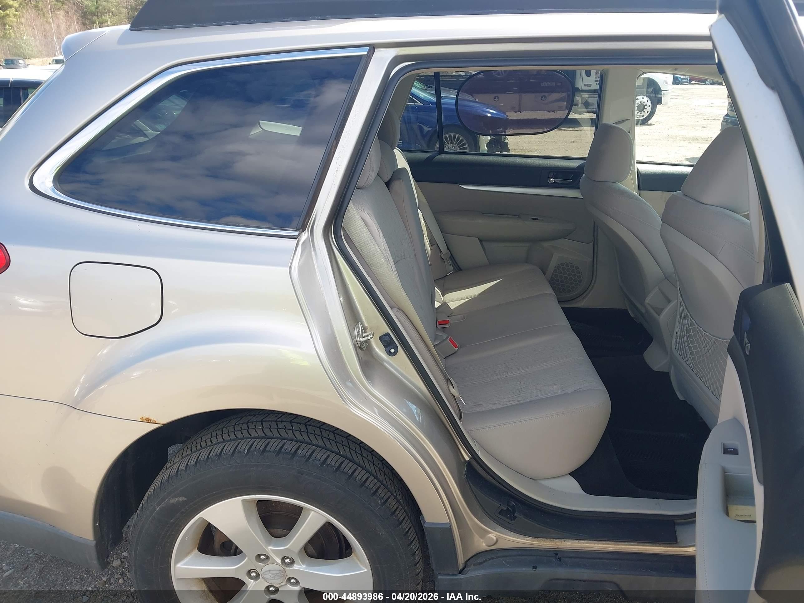 SUBARU OUTBACK image 8