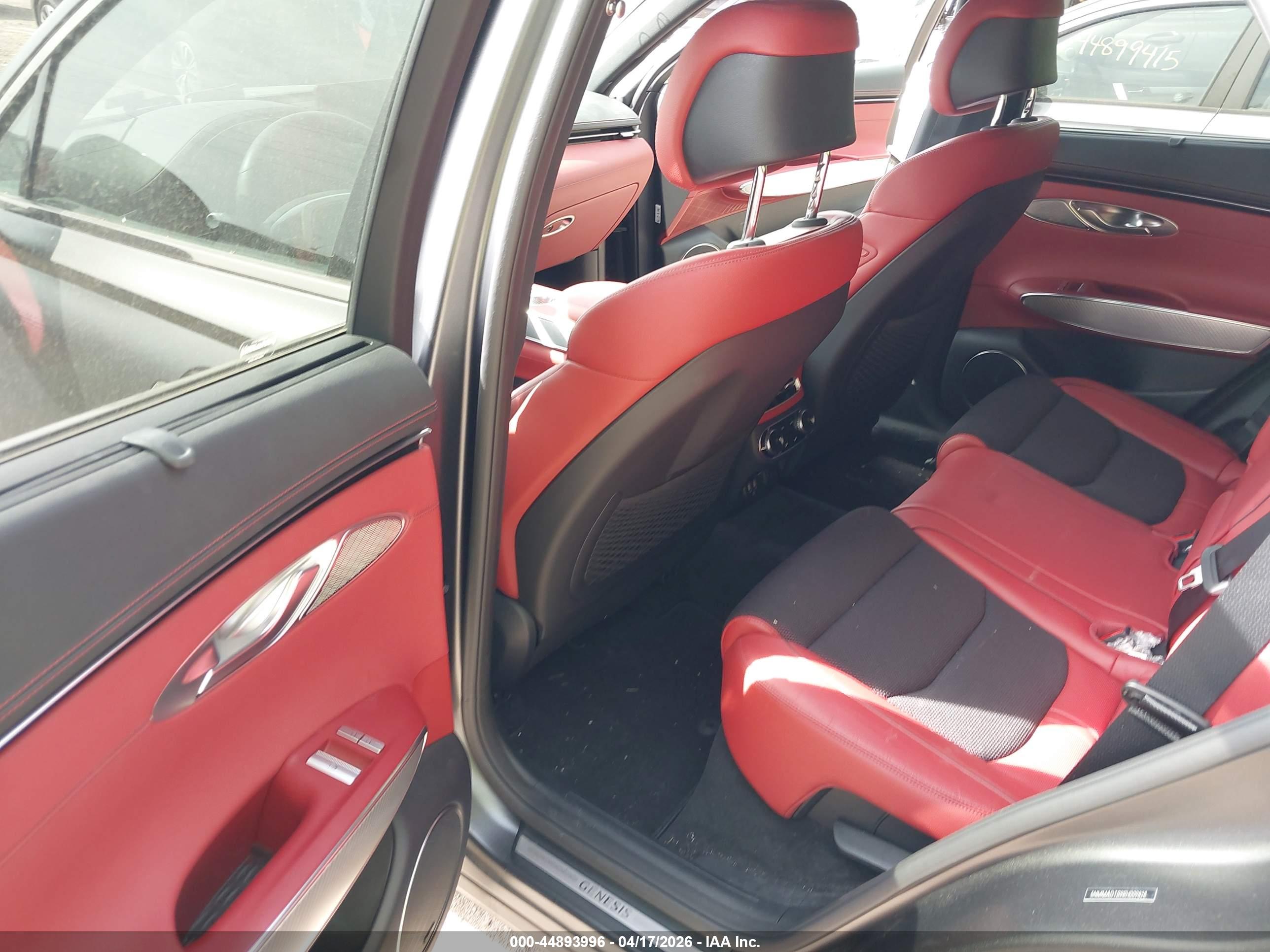 GENESIS GV70 image 8