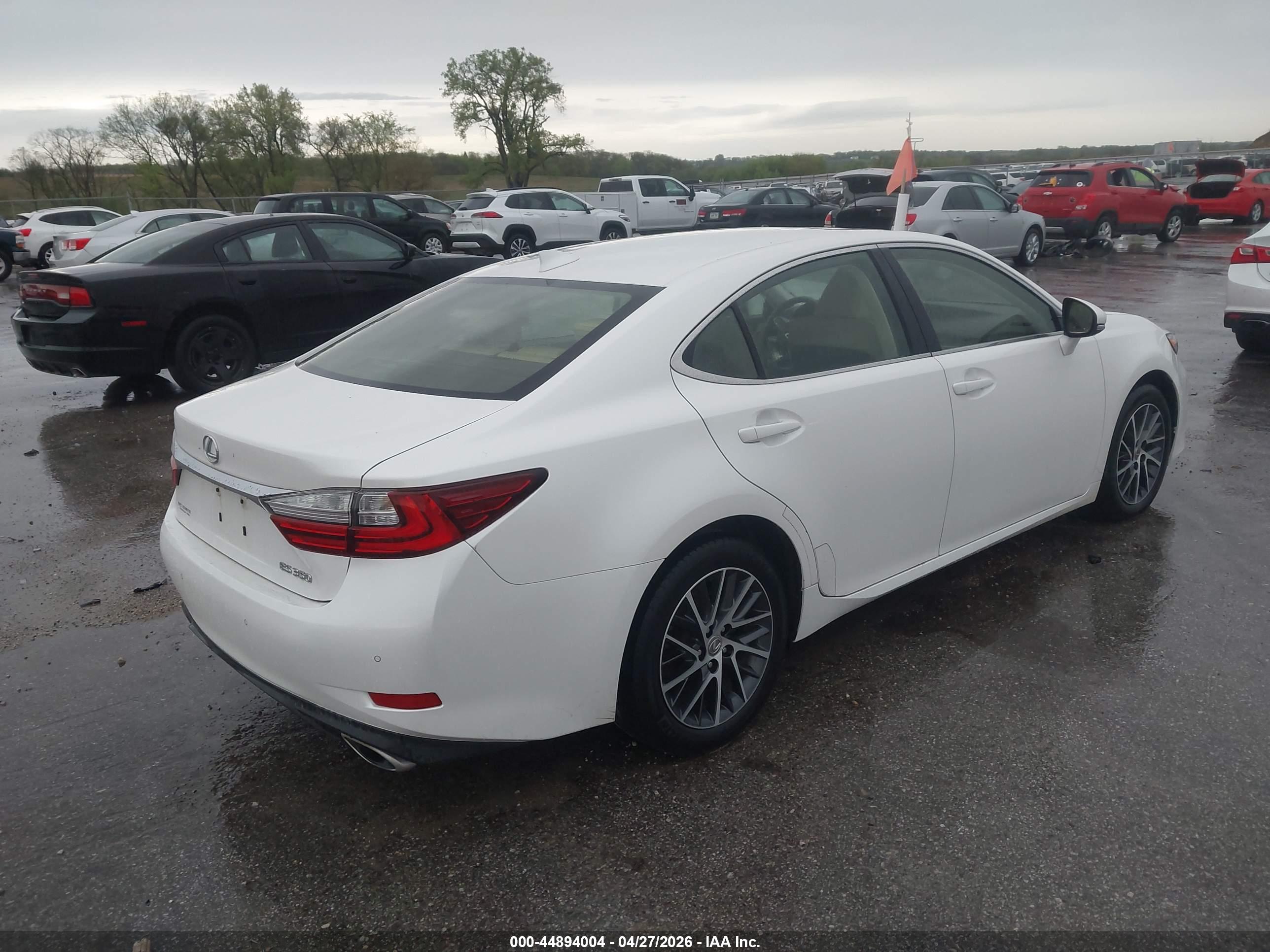 LEXUS ES image 4