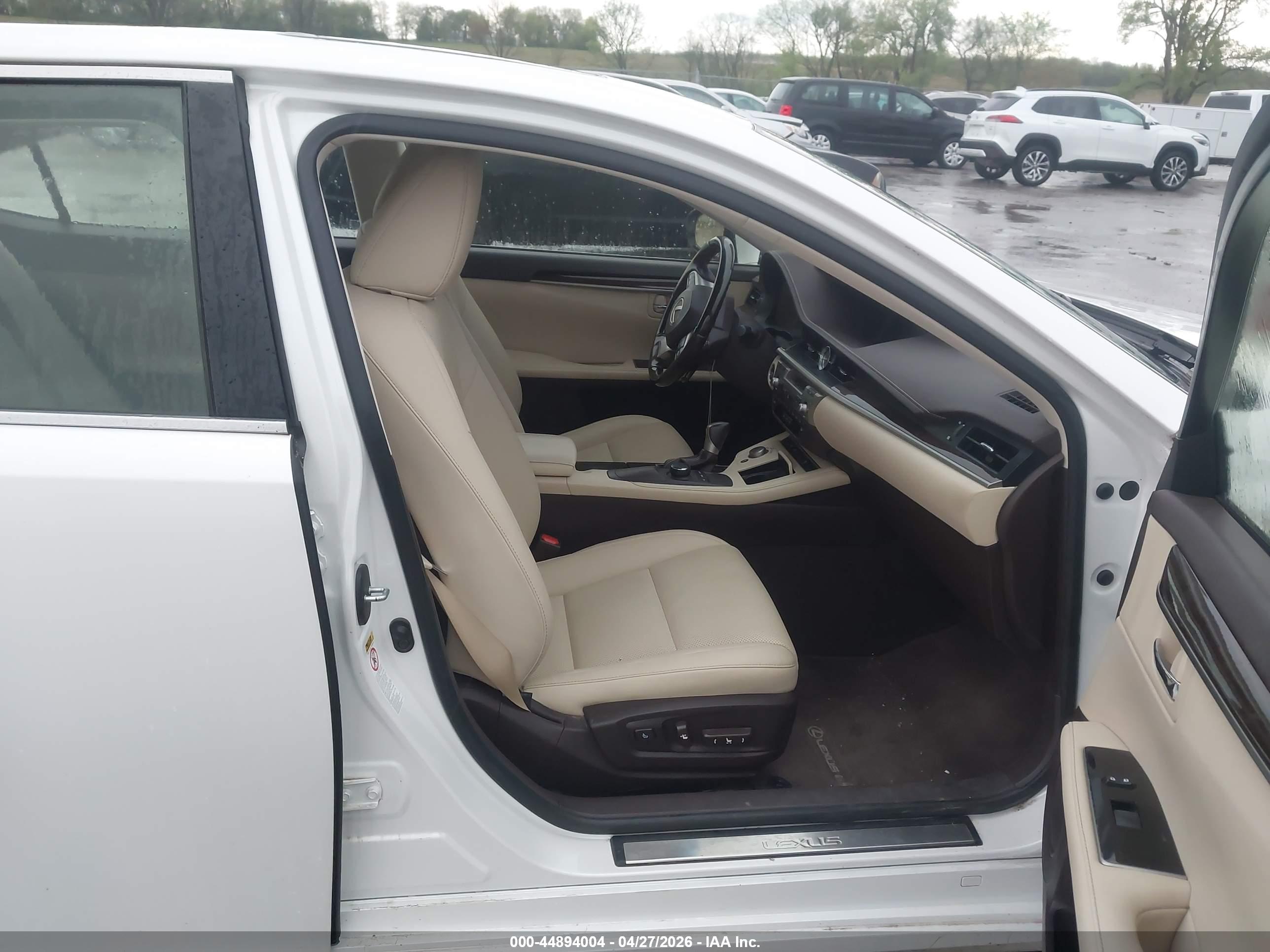 LEXUS ES image 5