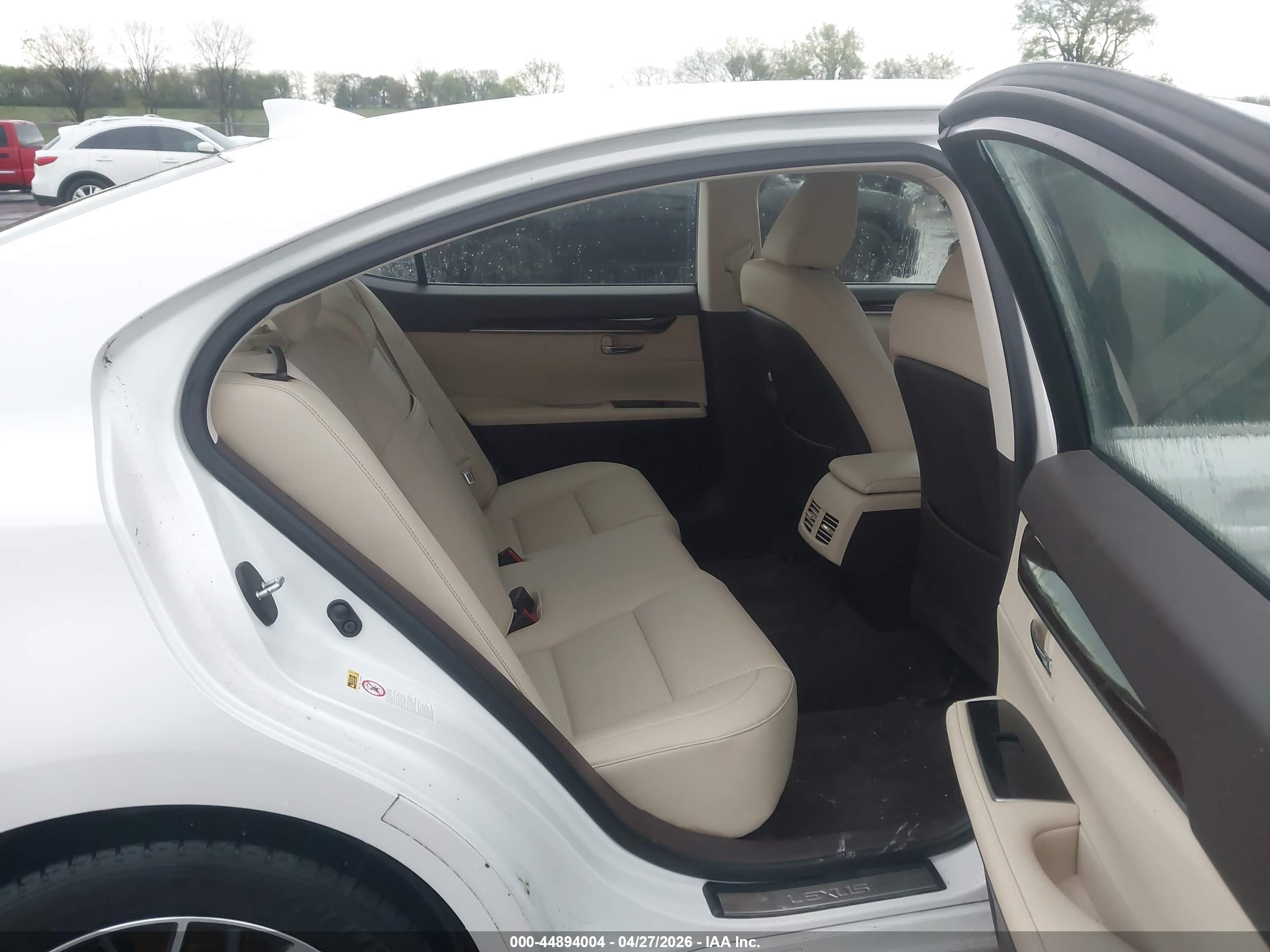LEXUS ES image 8