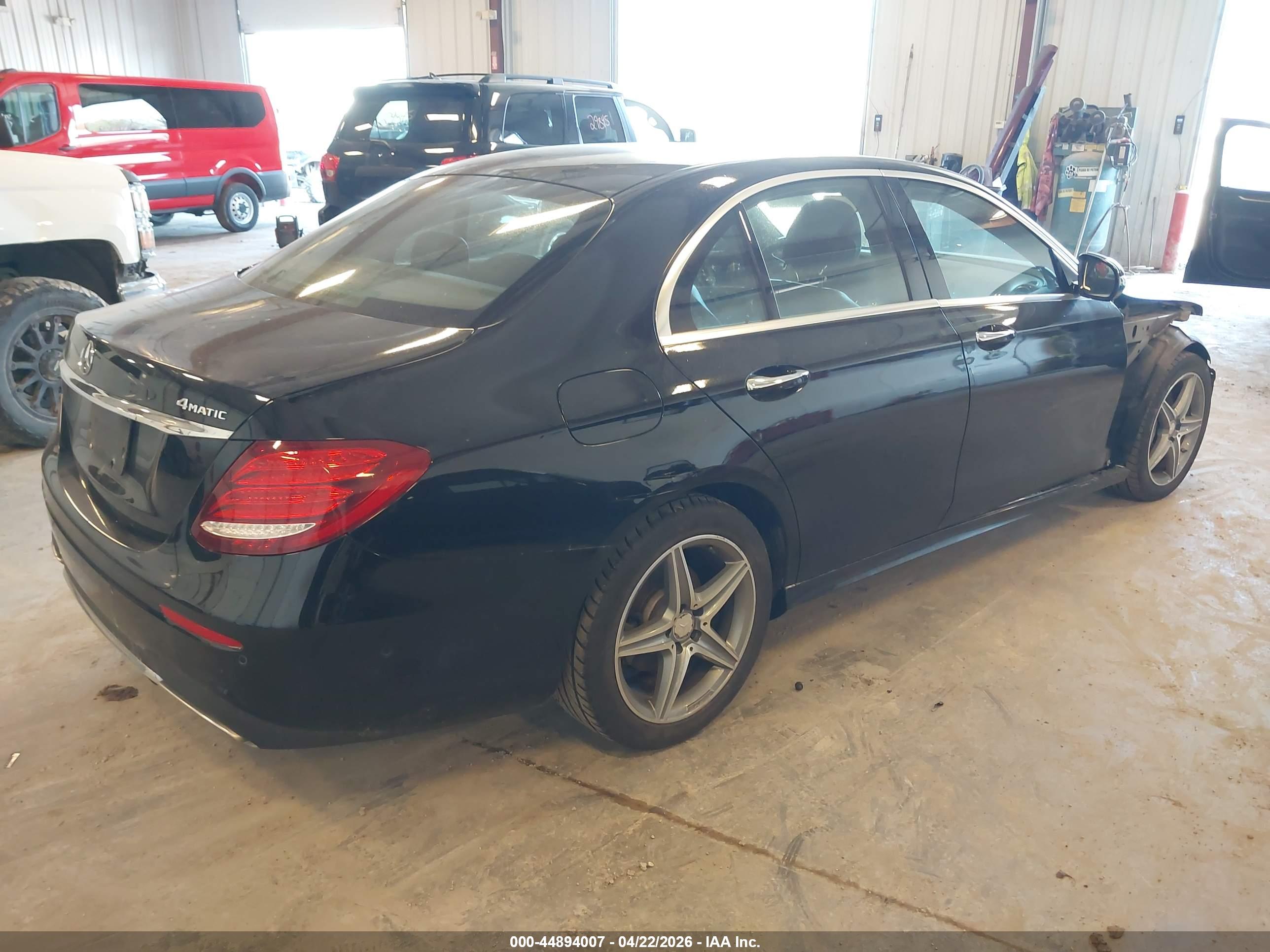 MERCEDES-BENZ E image 4