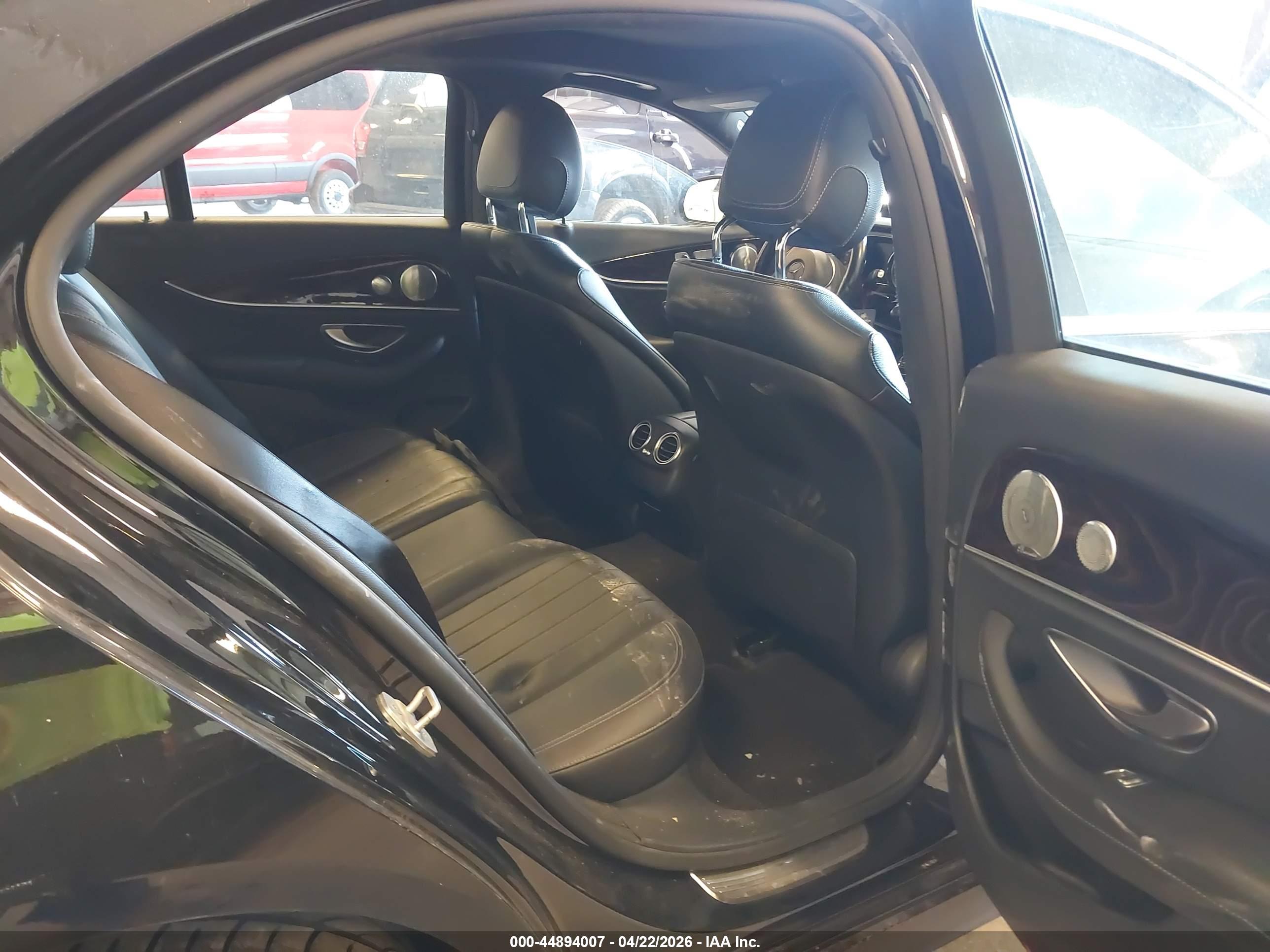 MERCEDES-BENZ E image 8