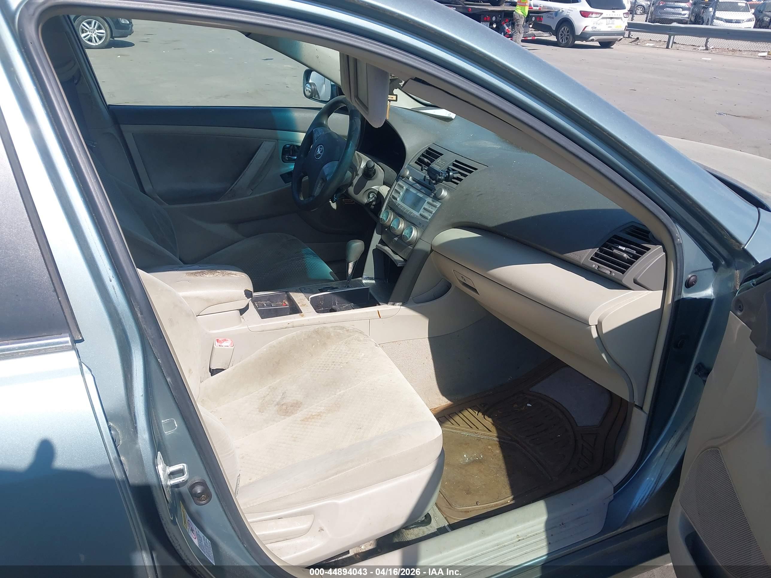 TOYOTA CAMRY image 5