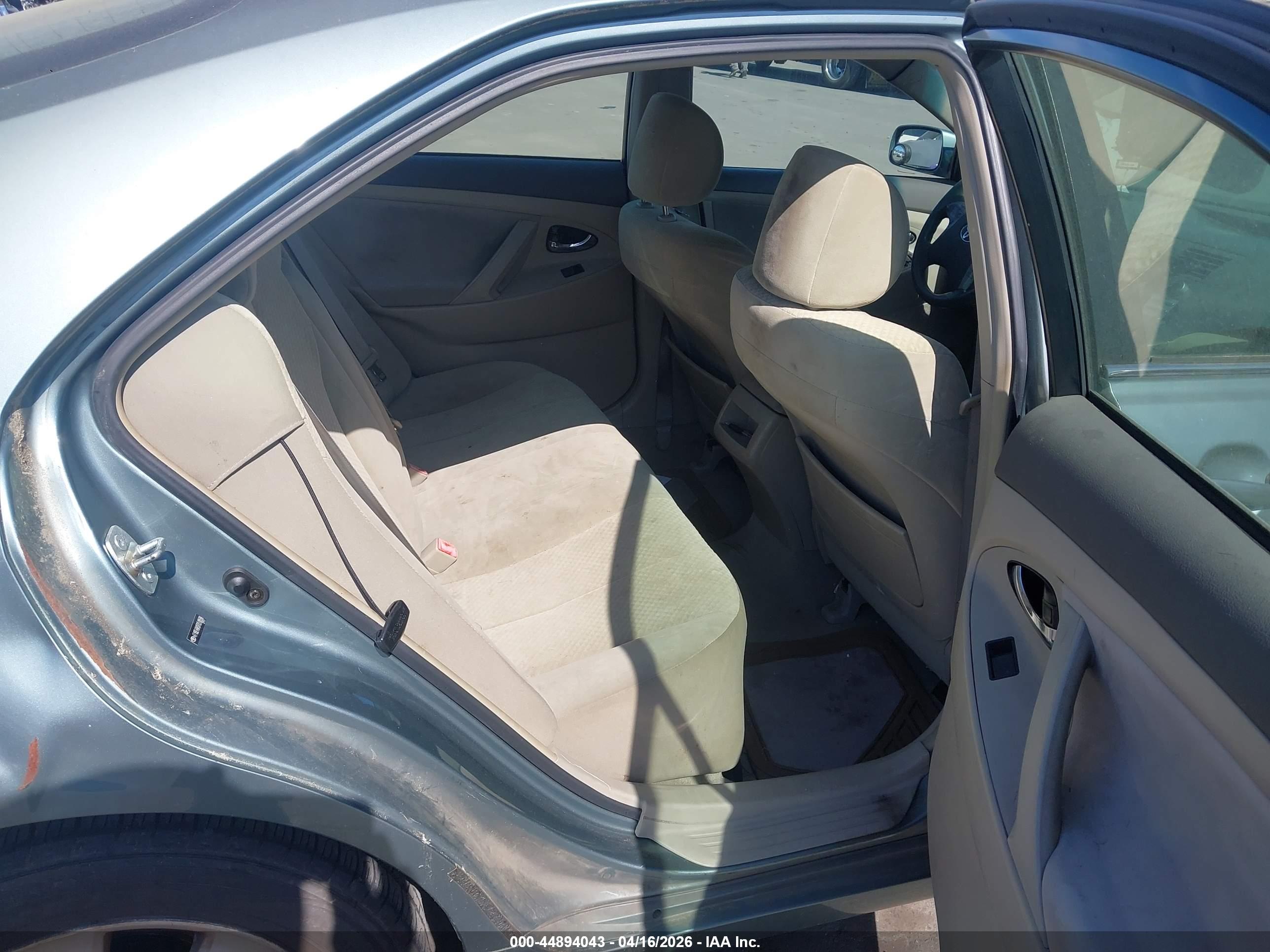 TOYOTA CAMRY image 8