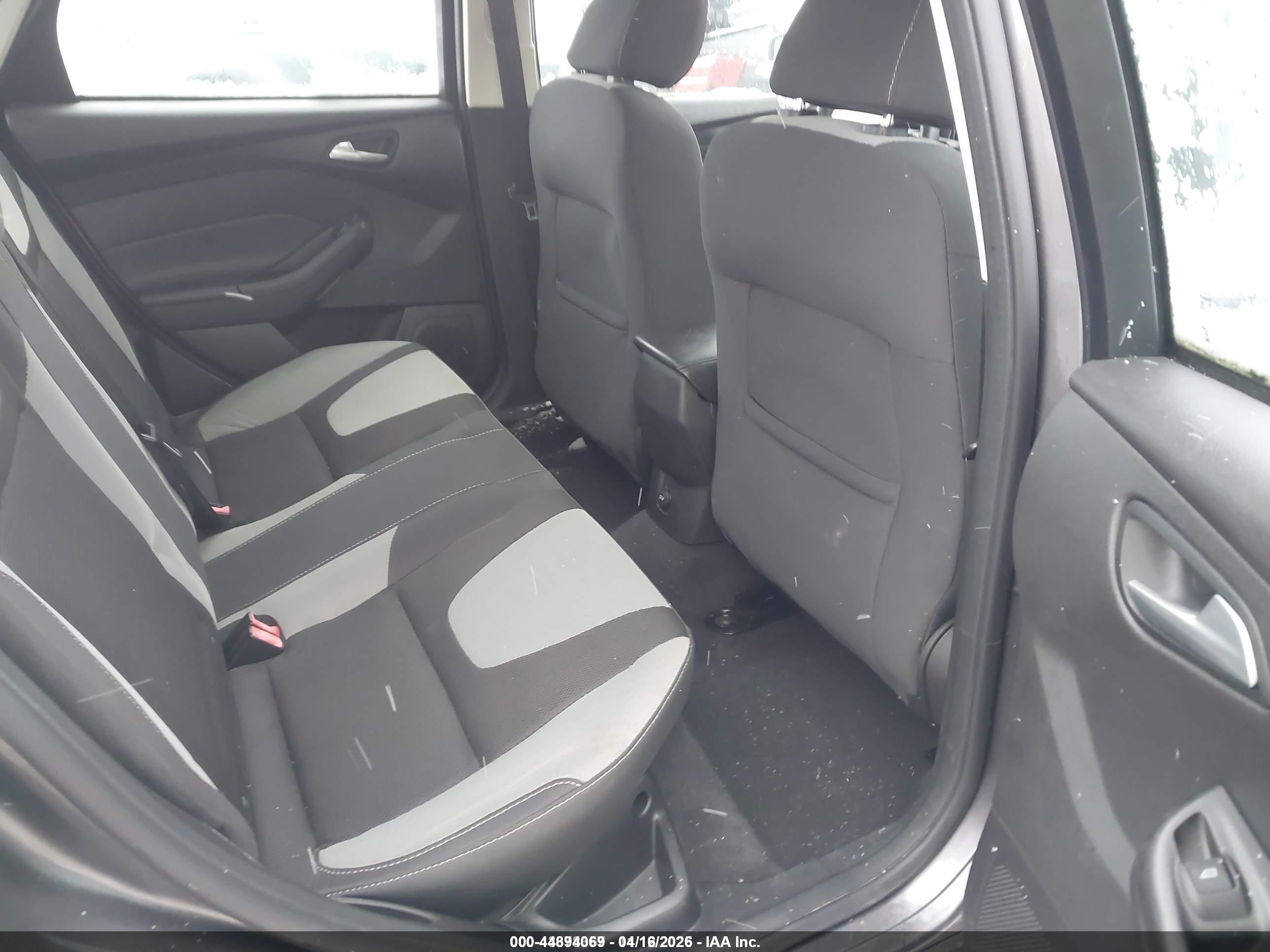 FORD FOCUS image 8