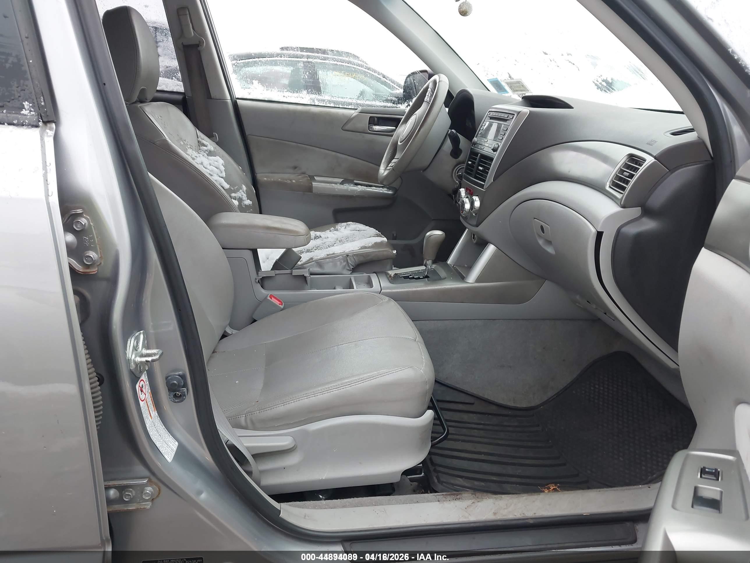 SUBARU FORESTER image 5