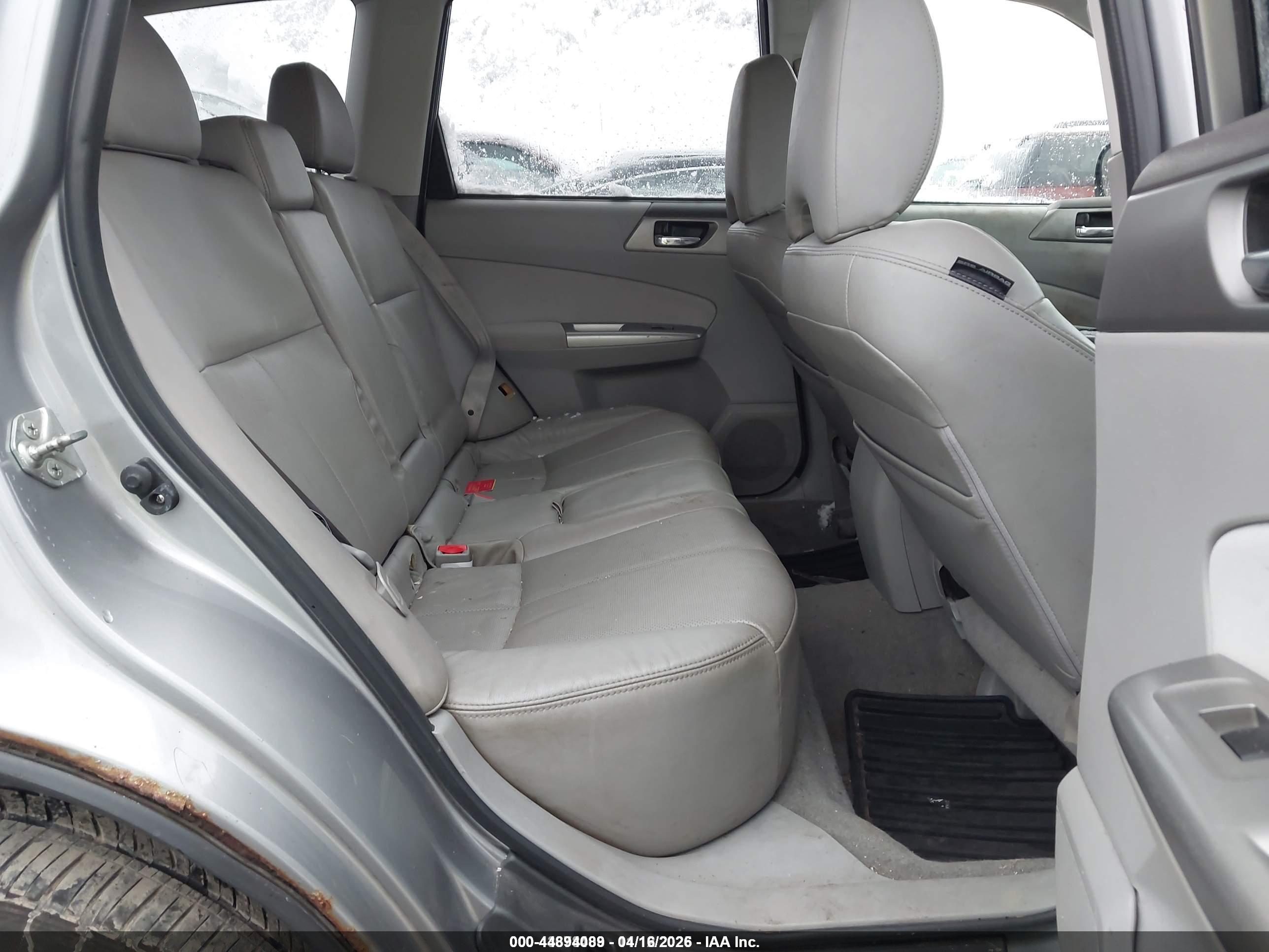 SUBARU FORESTER image 8