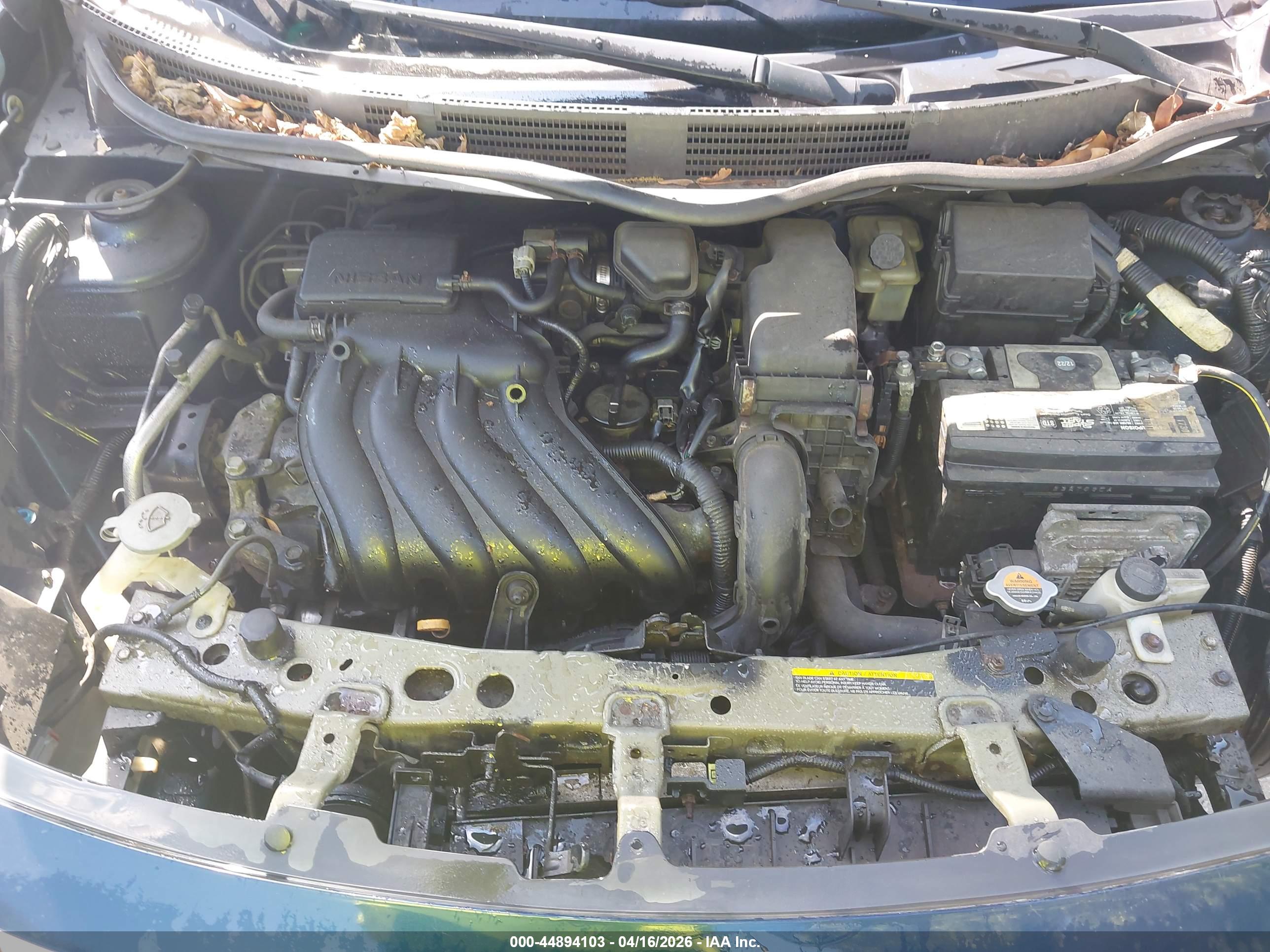 NISSAN VERSA image 10