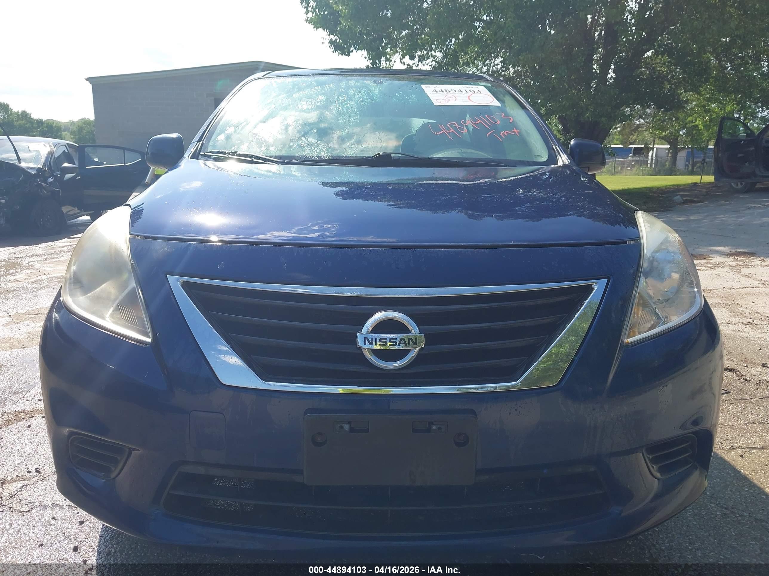 NISSAN VERSA image 6