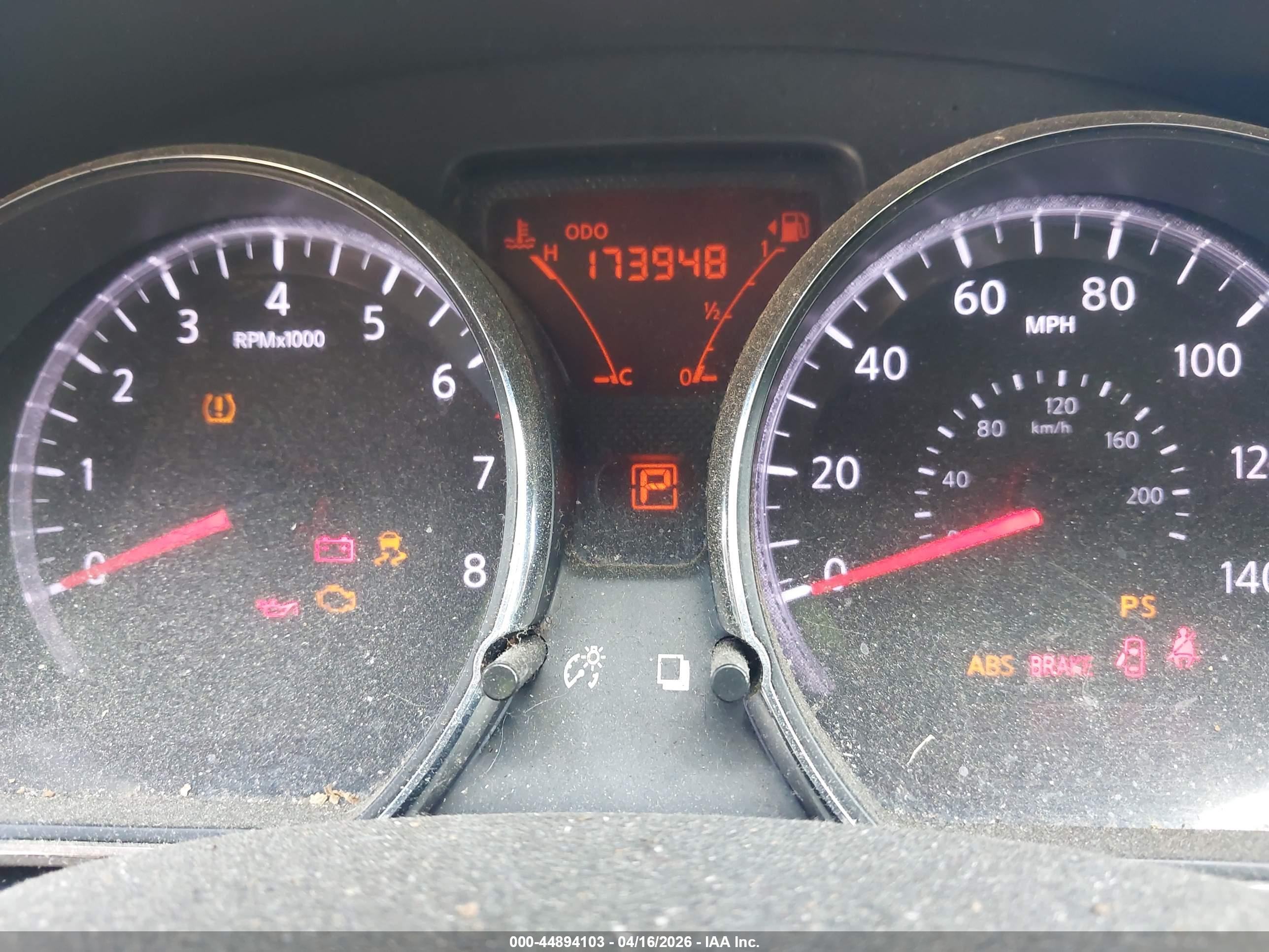 NISSAN VERSA image 7