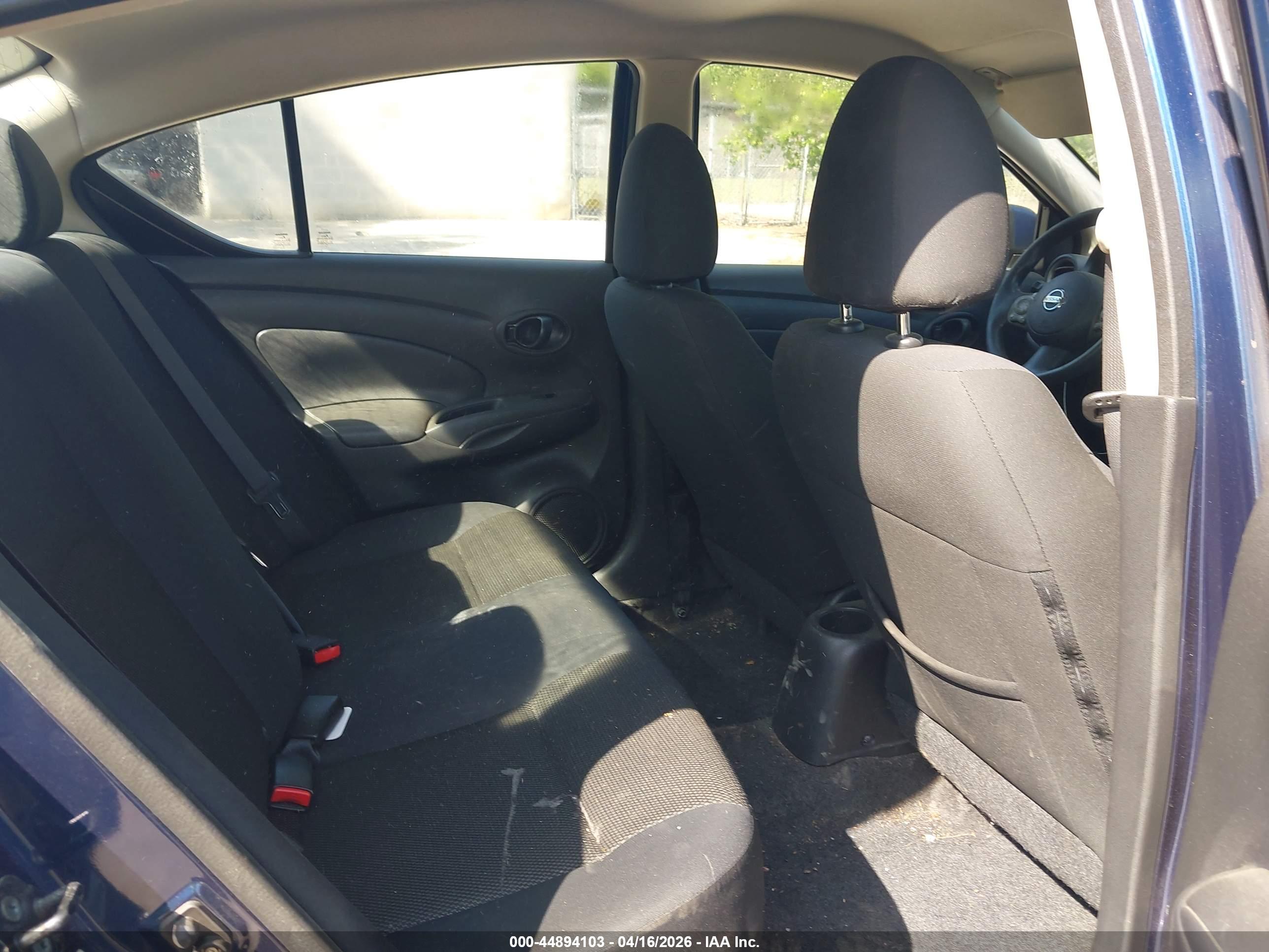 NISSAN VERSA image 8