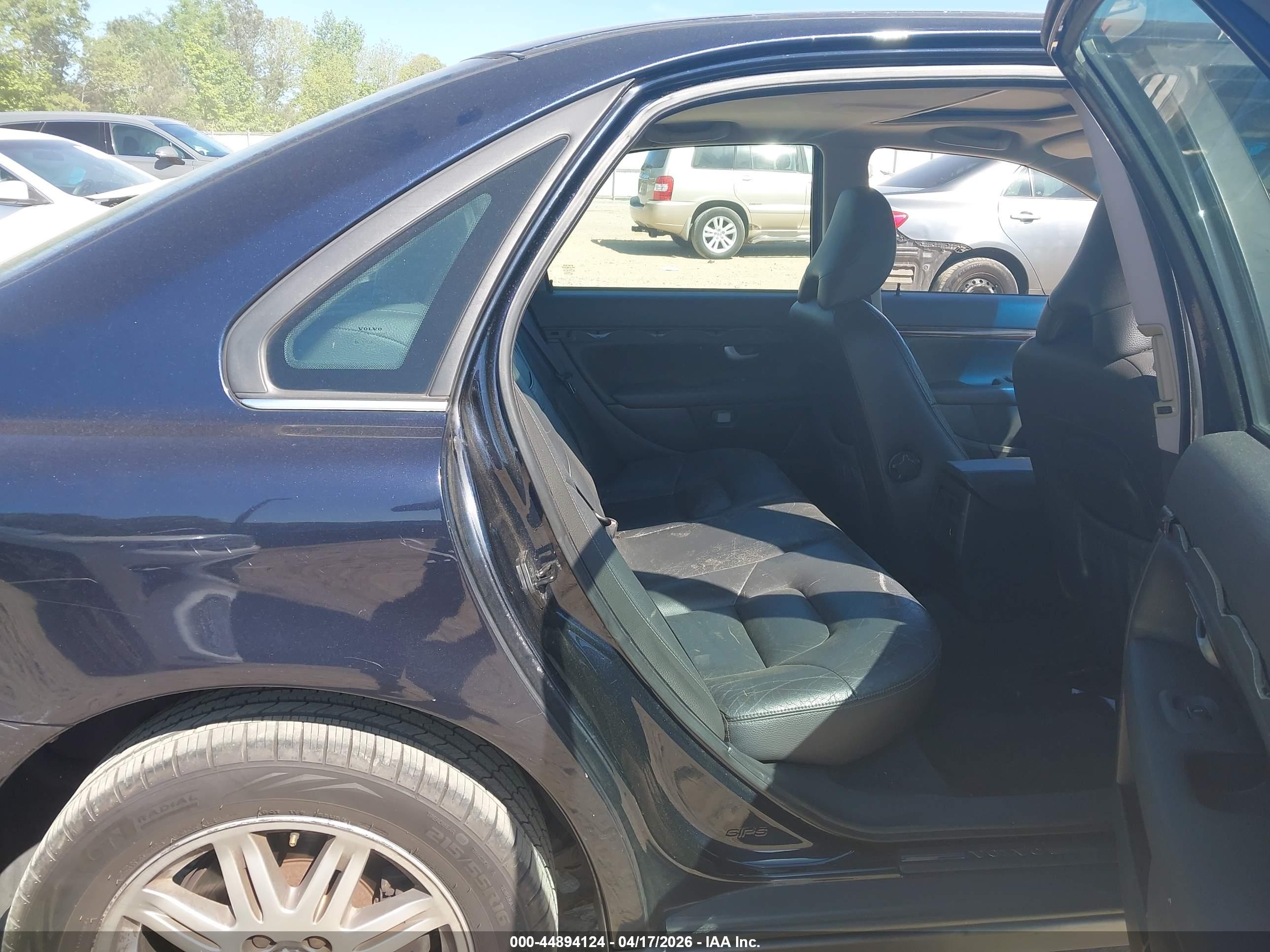 VOLVO S80 image 8