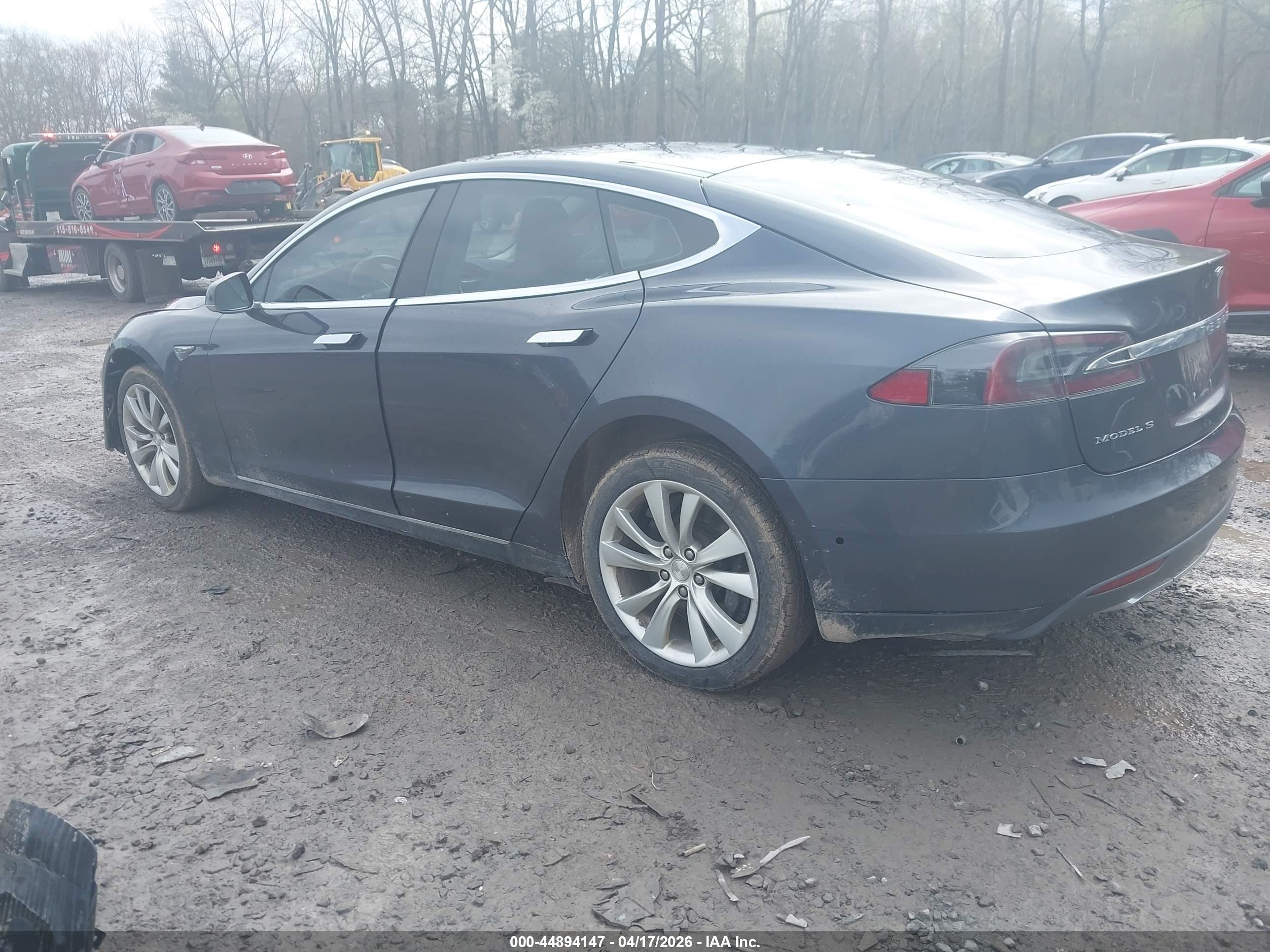 TESLA MODEL image 3