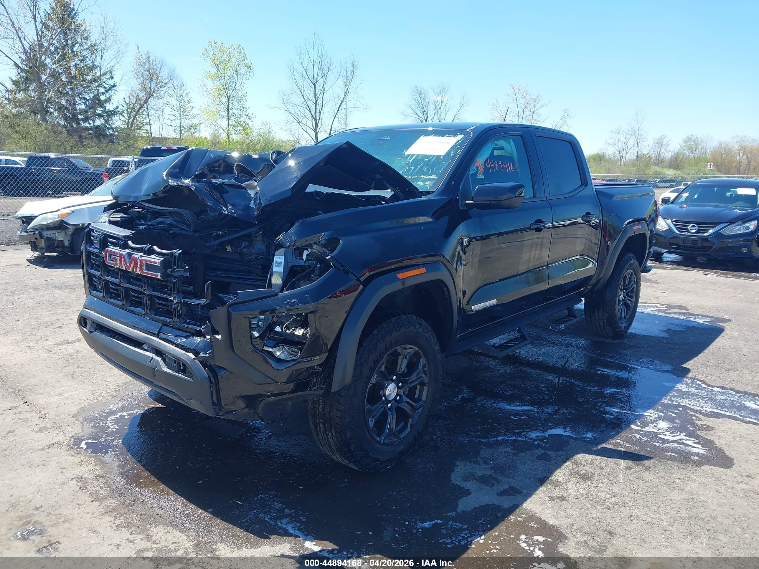 GMC CANYON image 2