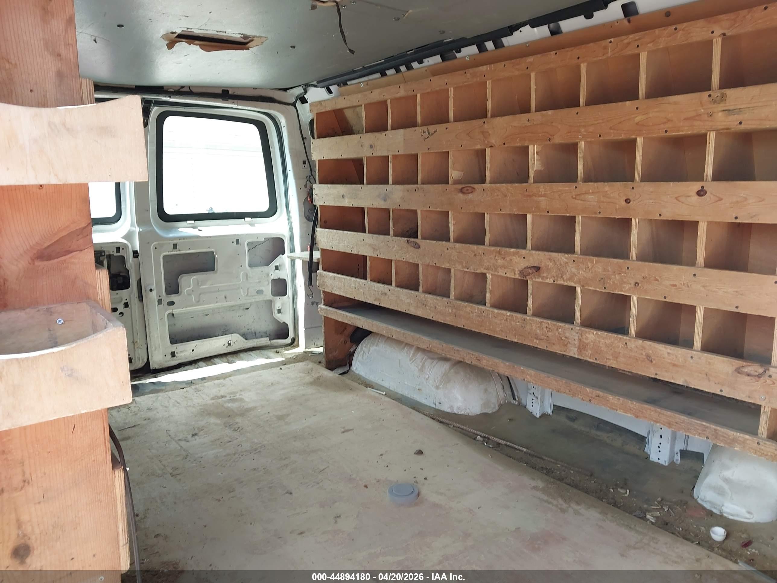 CHEVROLET EXPRESS image 8