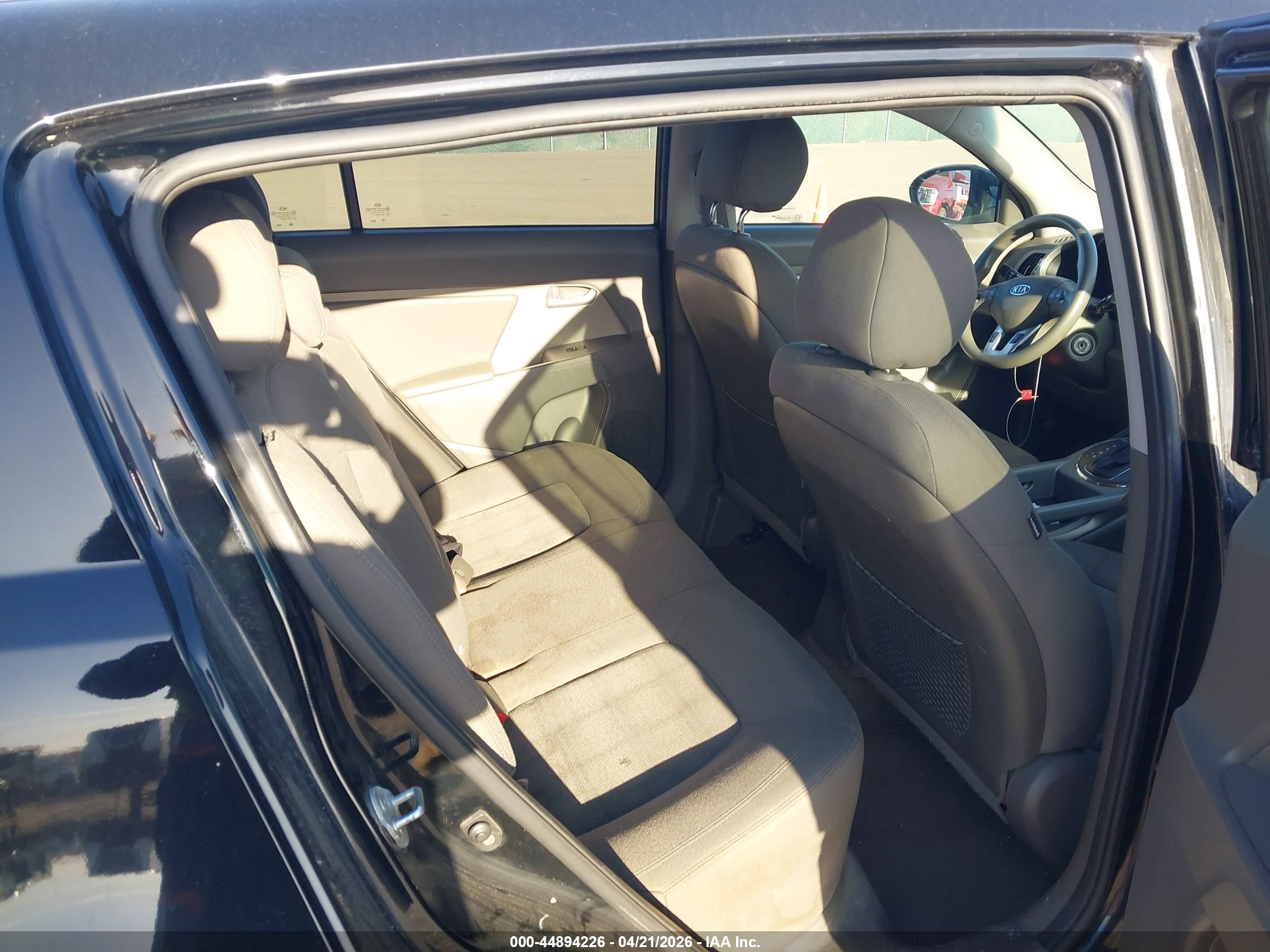KIA SPORTAGE image 8