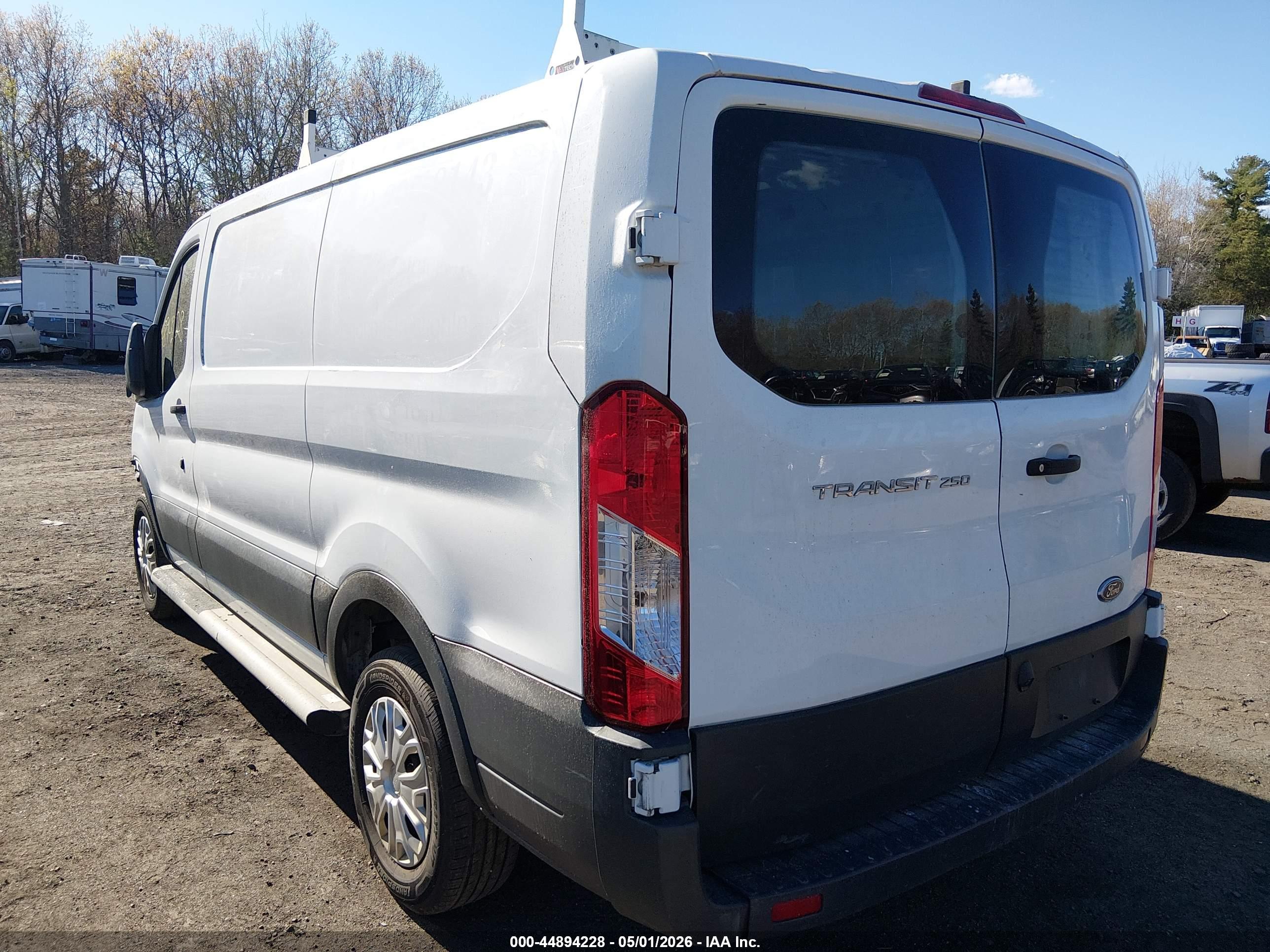 FORD TRANSIT-250 image 3