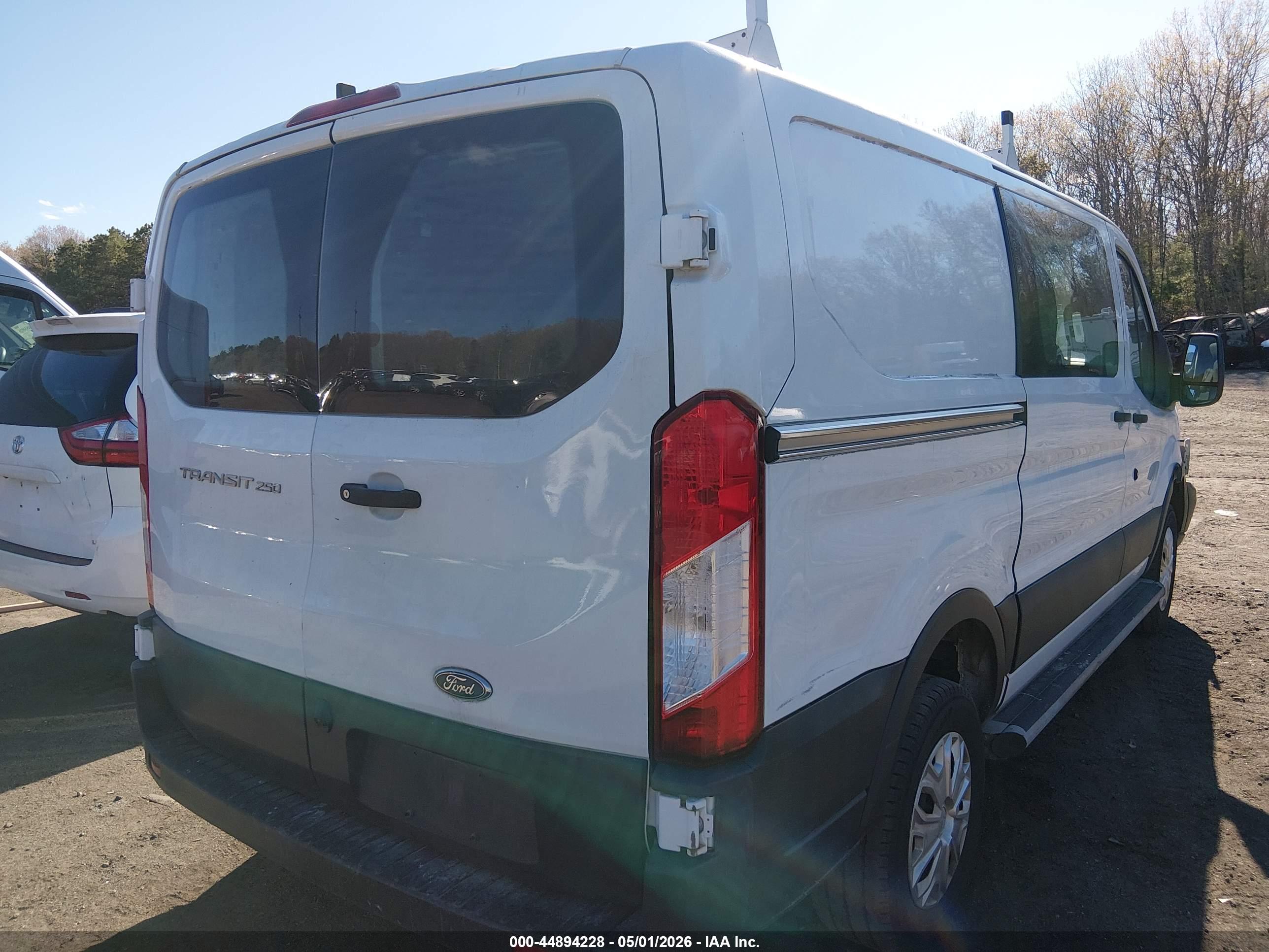 FORD TRANSIT-250 image 4