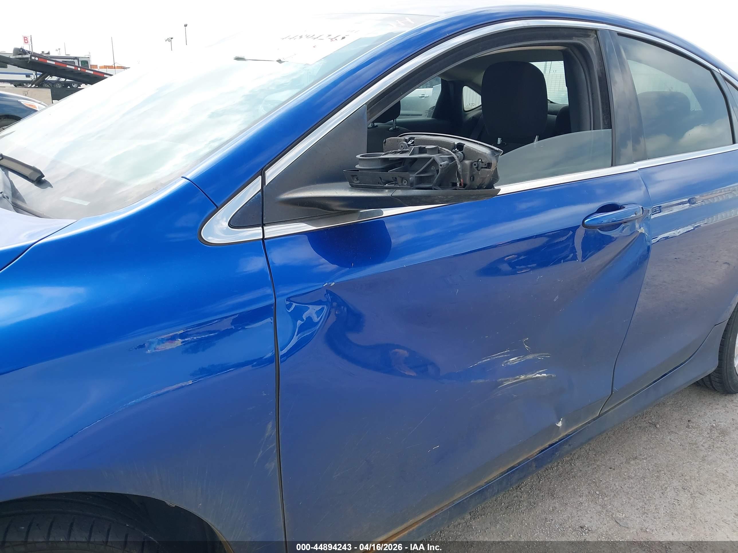 CHRYSLER 200 image 6