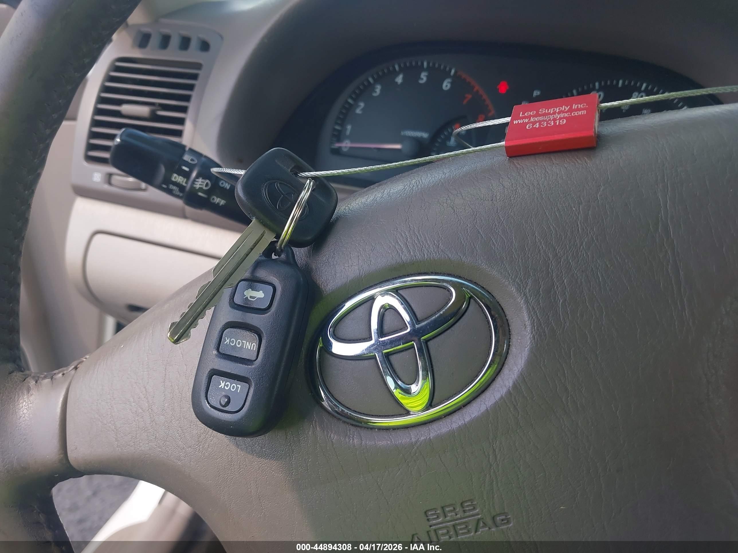 TOYOTA CAMRY image 11