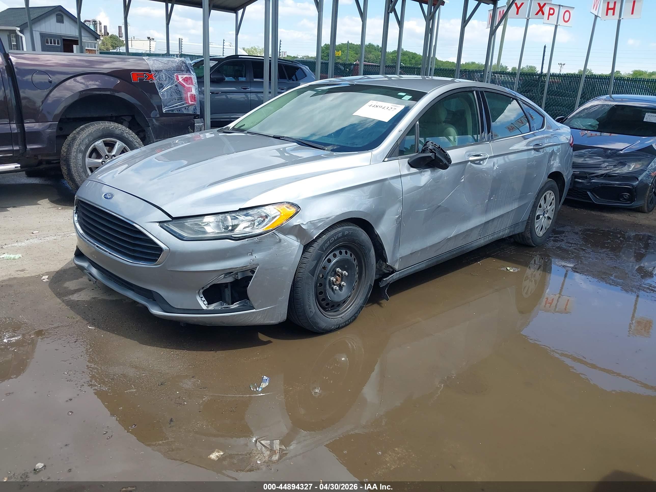 FORD FUSION image 2