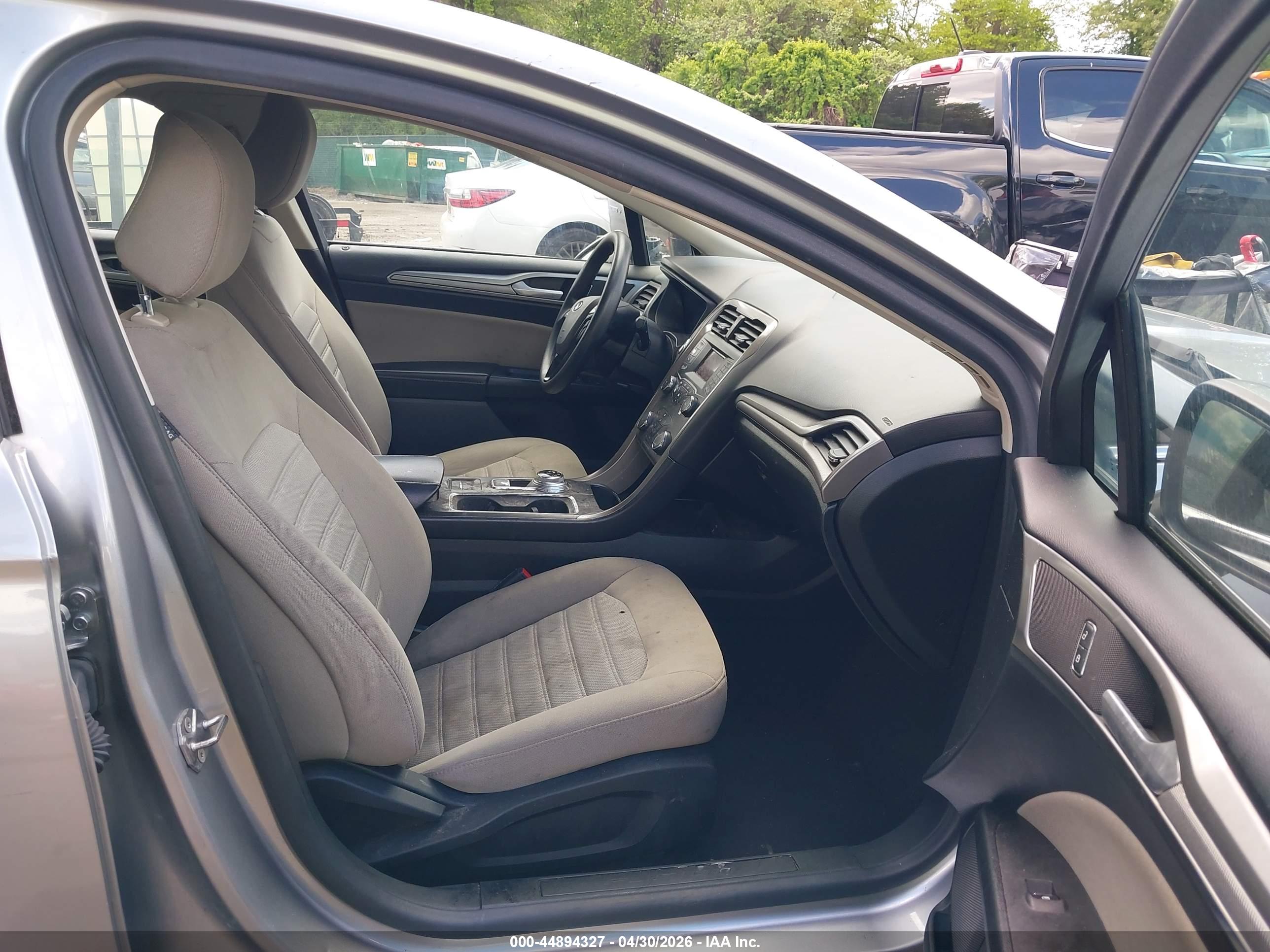 FORD FUSION image 5