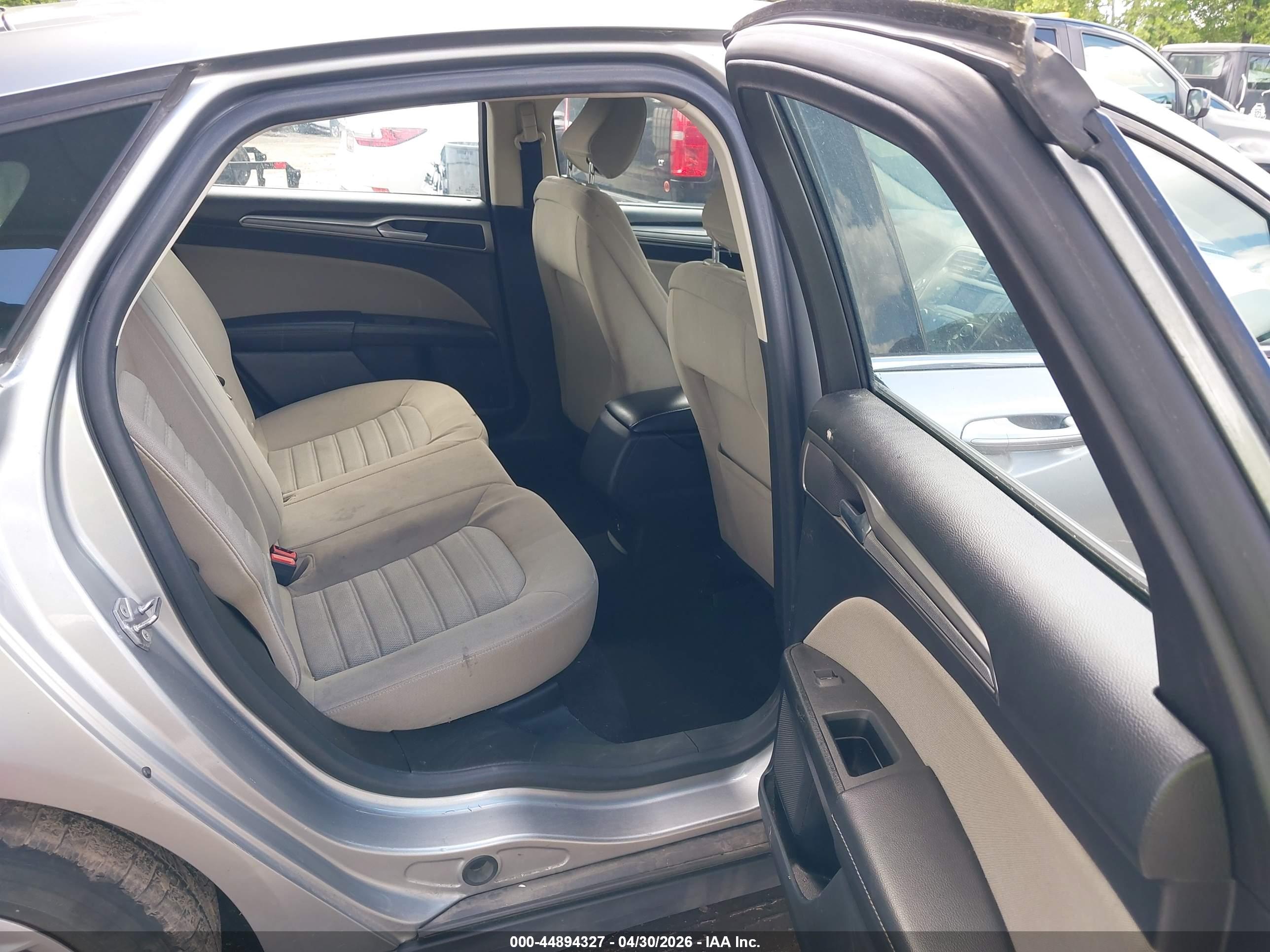 FORD FUSION image 8
