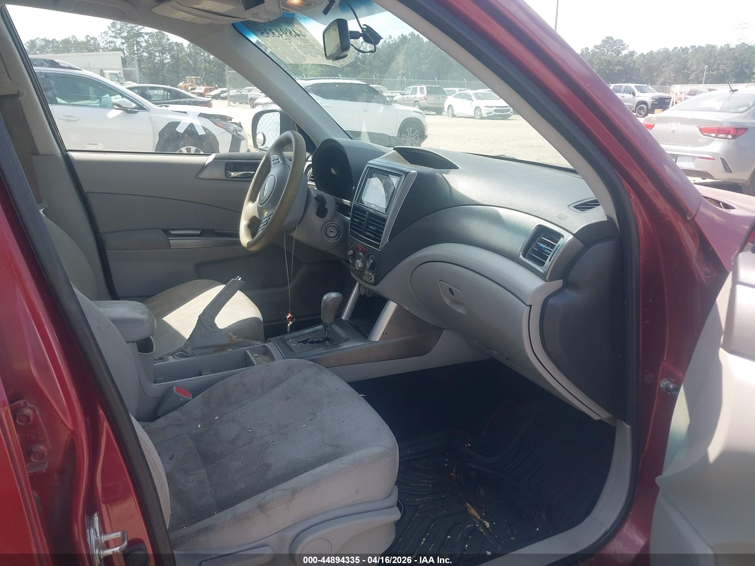 SUBARU FORESTER image 5