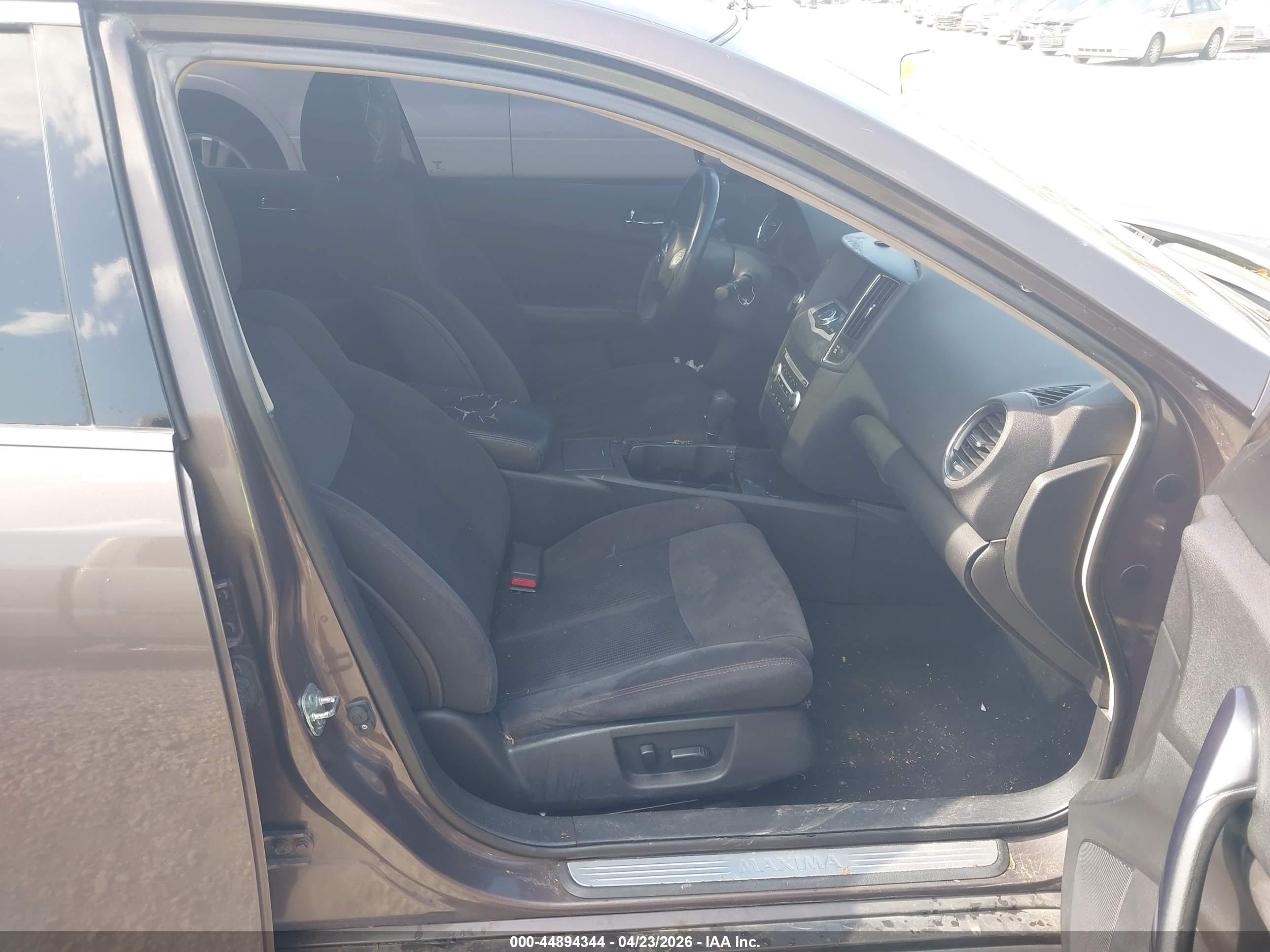 NISSAN MAXIMA image 5