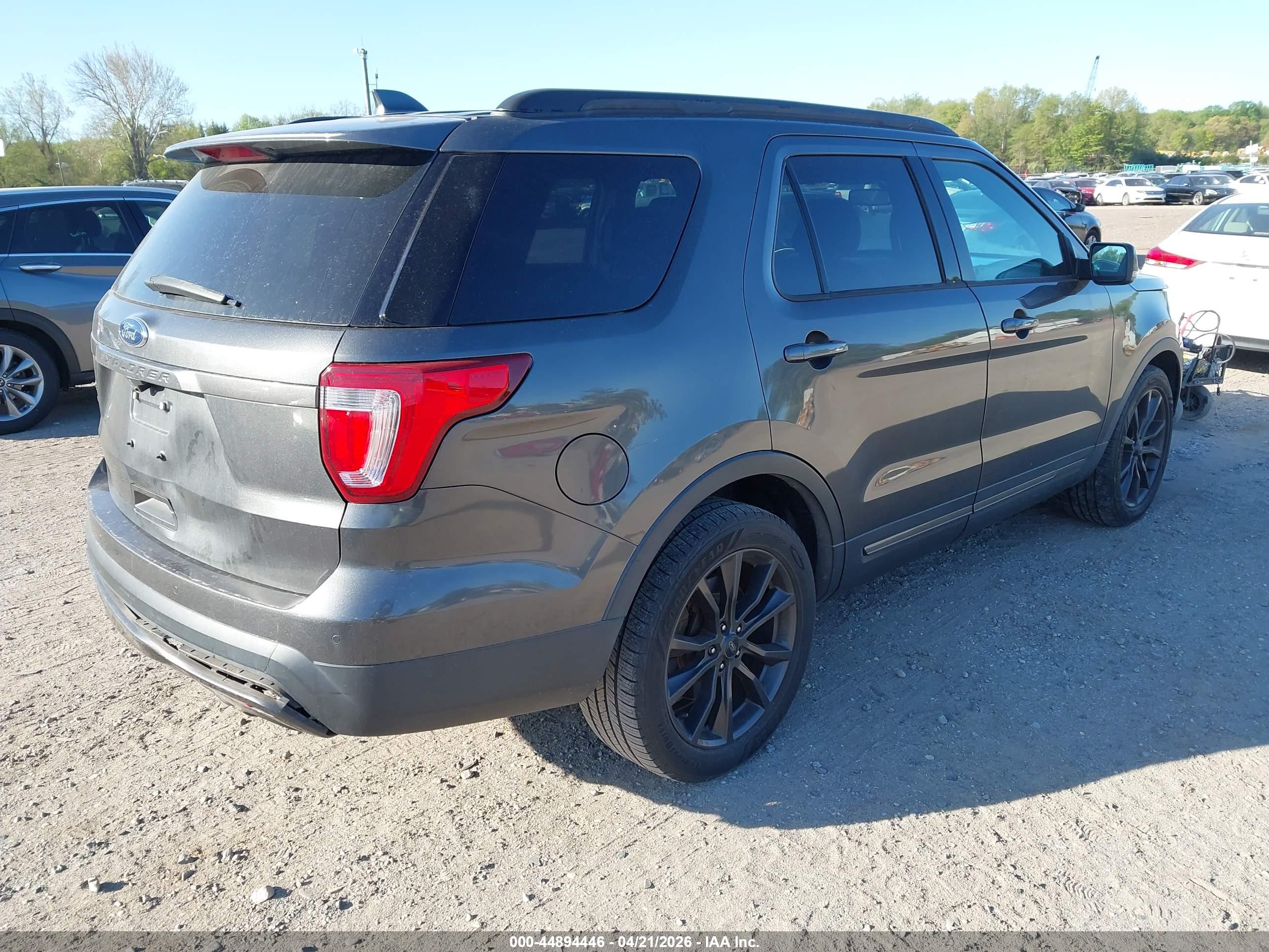 FORD EXPLORER image 4