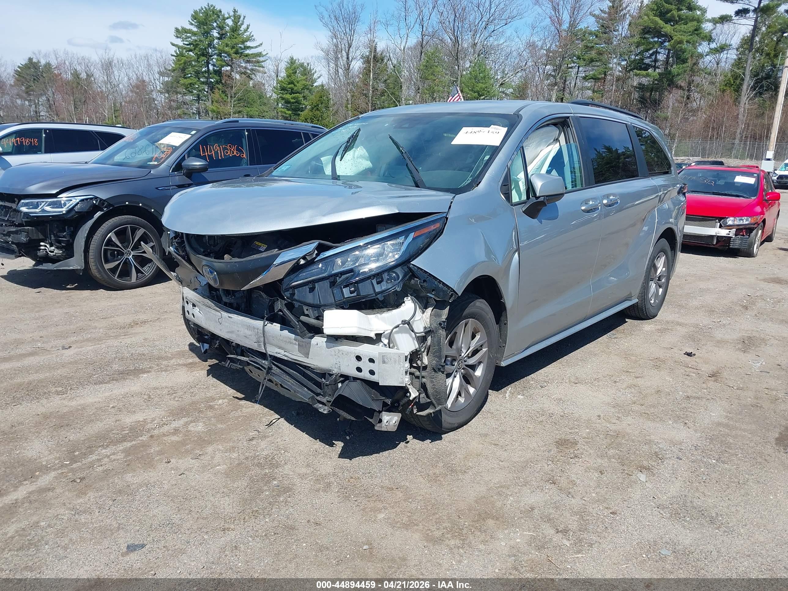 TOYOTA SIENNA image 2
