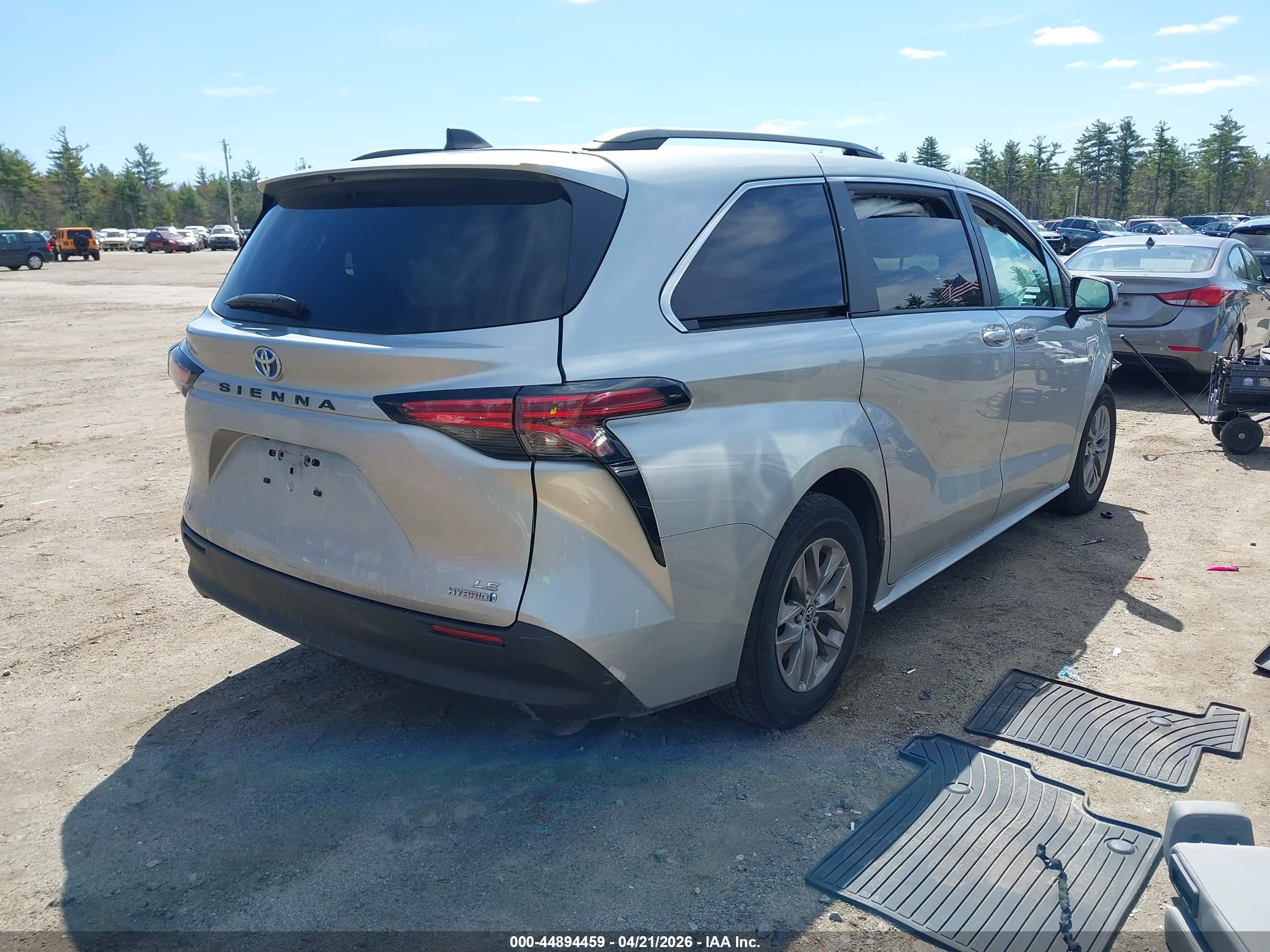 TOYOTA SIENNA image 4