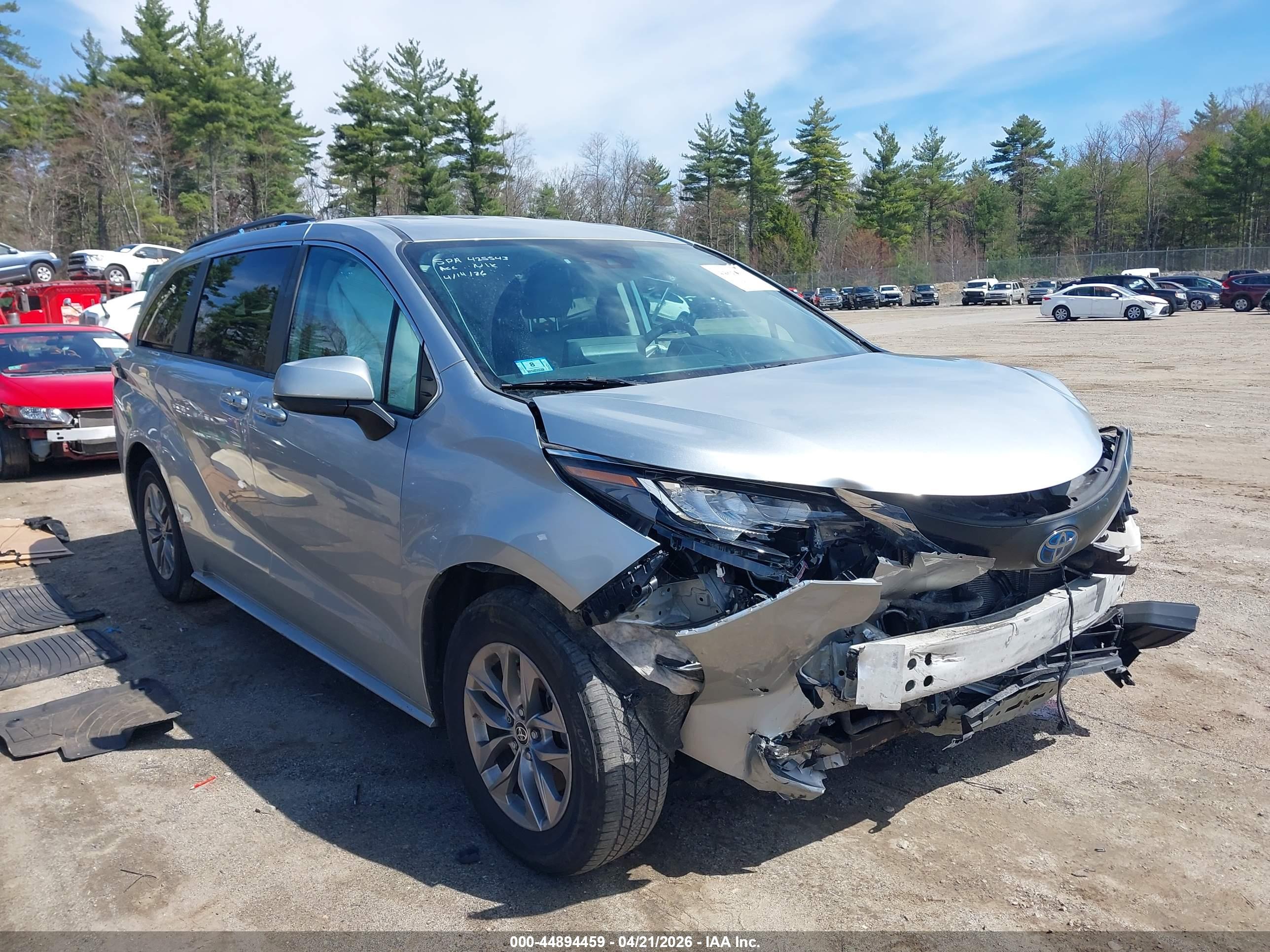 TOYOTA SIENNA image 6