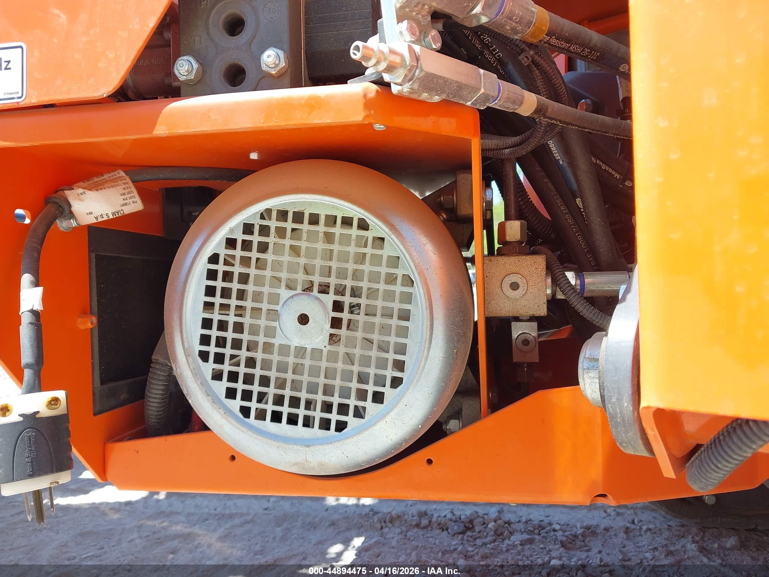 JLG X600AJ image 10