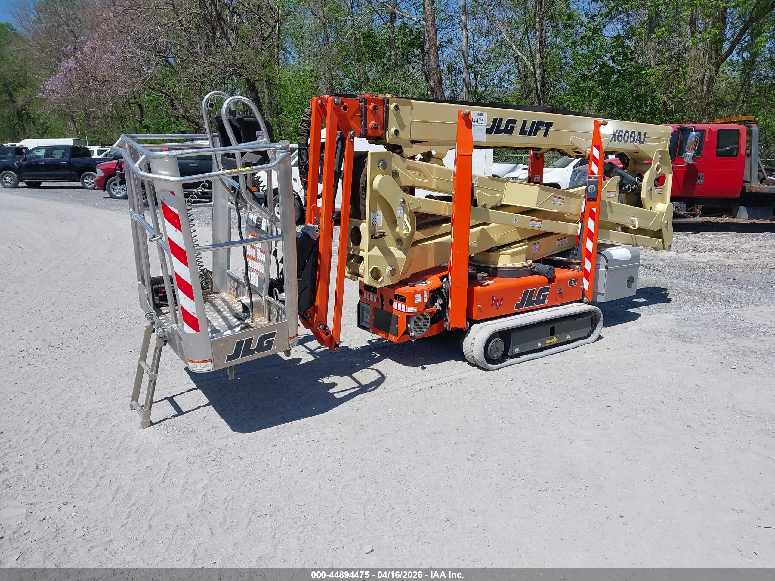JLG X600AJ image 2